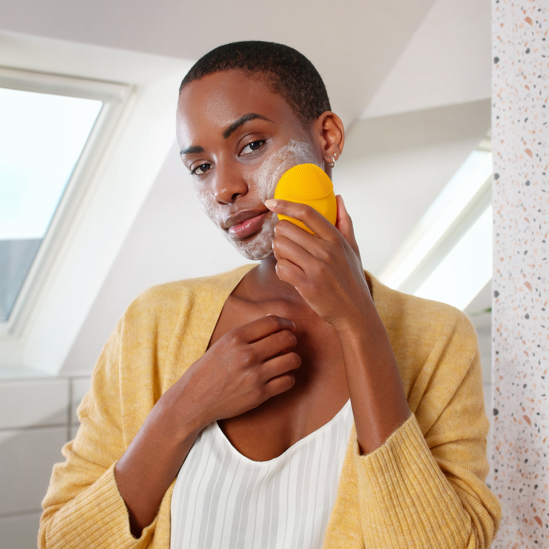 FOREO LUNA Mini 2 Facial Cleansing Brush for All Skin Types with Gentle Exfoliation and Sonic Cleansing, Sunflower Yello - Image 11
