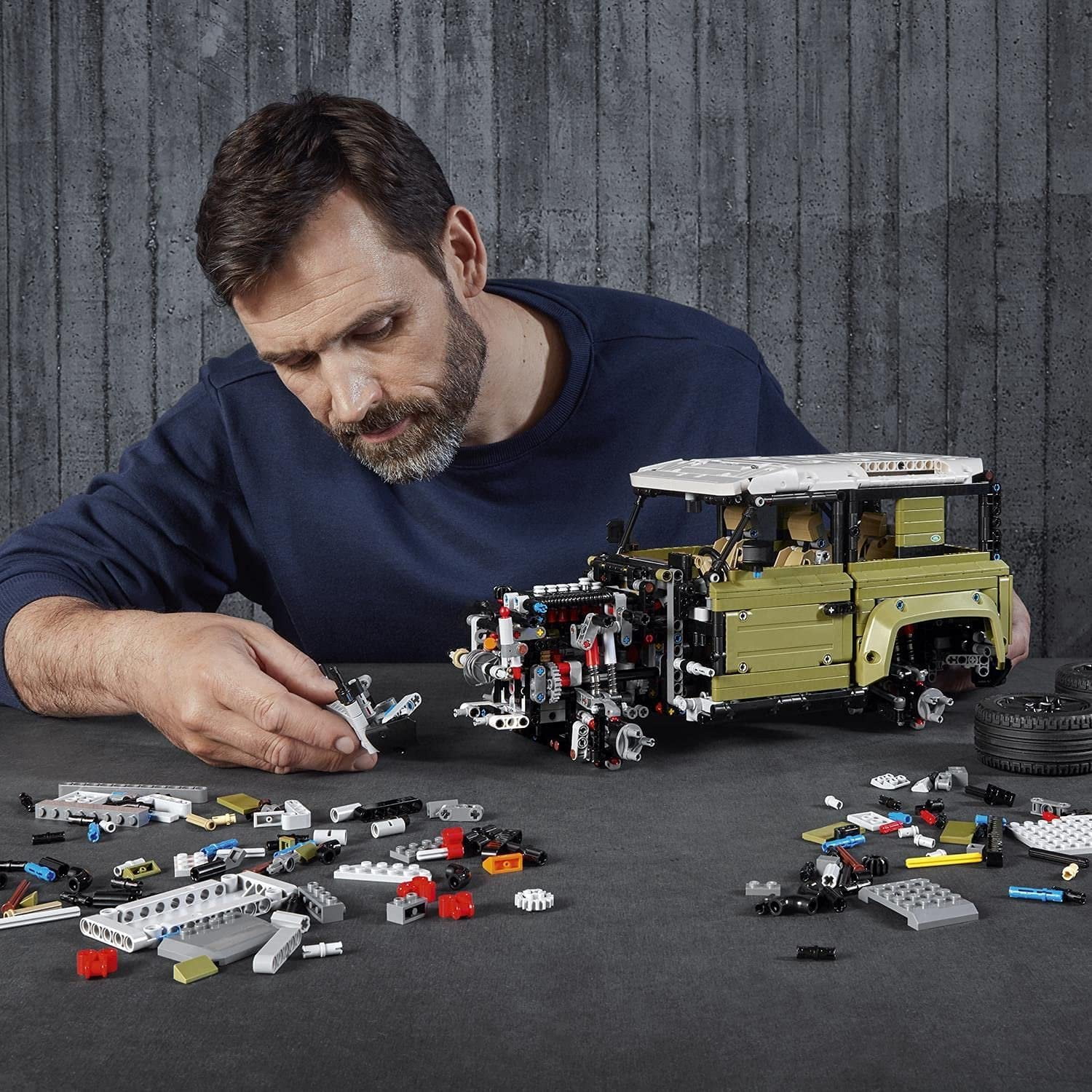 LEGO Land Rover Defender 42110 Building Set (2573 Pieces) - Image 8