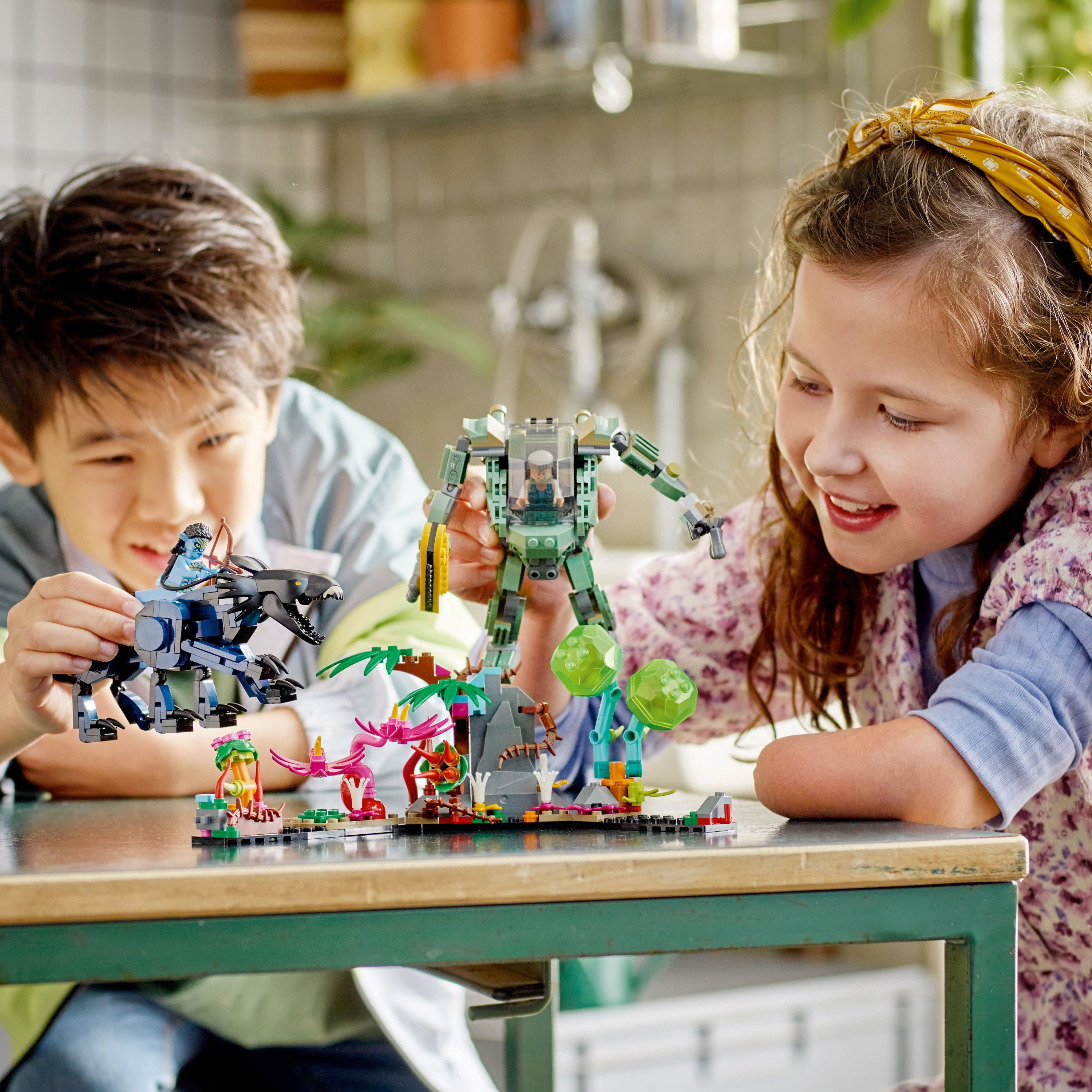 LEGO Avatar Neytiri & Thanator vs. AMP Suit Quaritch 75571 Buildable Action Toy for 9 Year Olds with Animal Figure and Pandora Scene, Gift Idea for Kids - Image 2