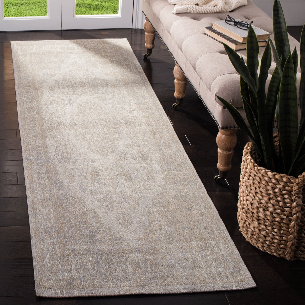 SAFAVIEH Classic Vintage Ivonette Overdyed Border Cotton Area Rug, Beige, 4' x 6' - Image 4