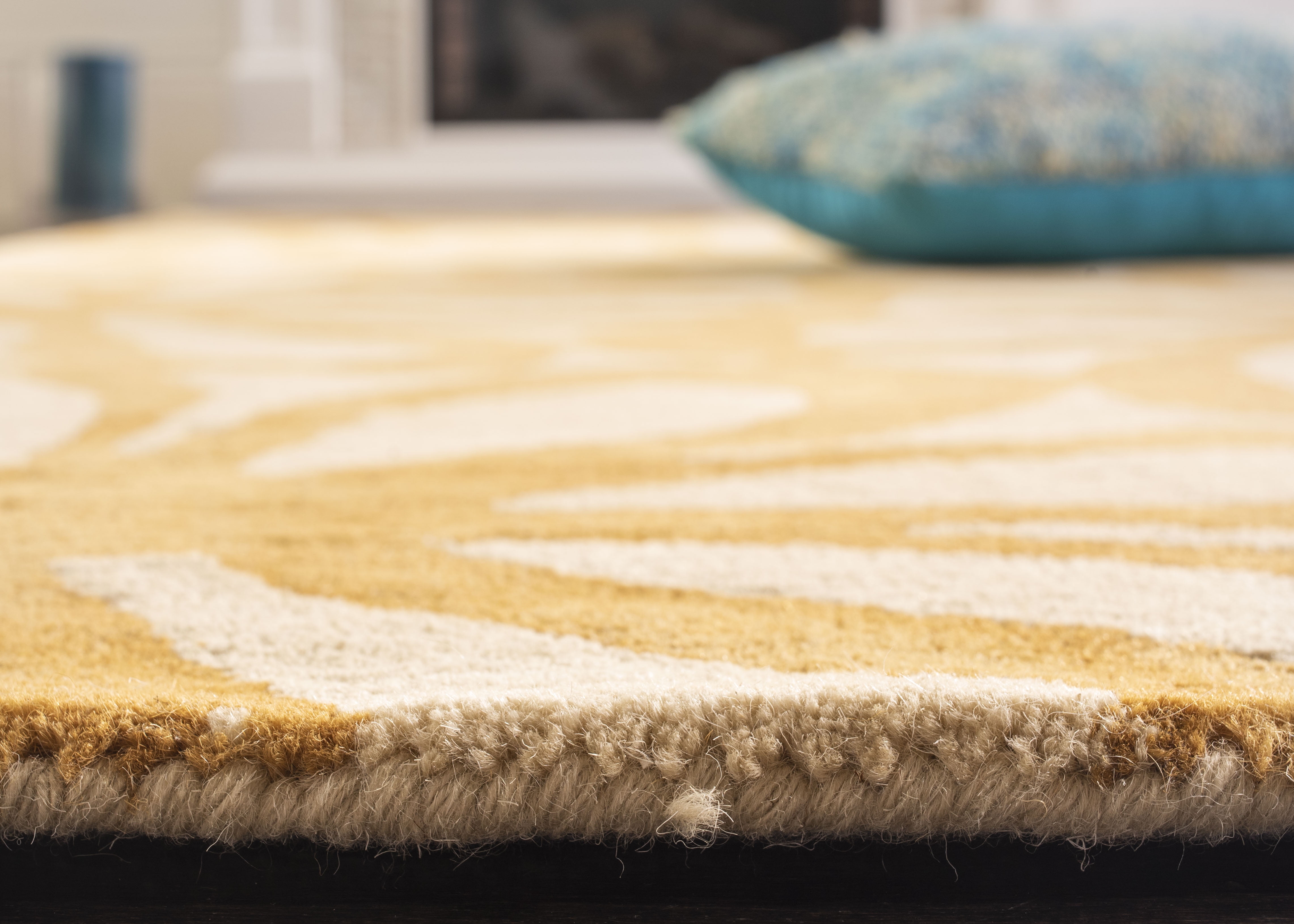 Safavieh Dip Dye Jessamine Floral Wool Runner Rug, Beige/Gold, 2'3" x 10' - Image 7