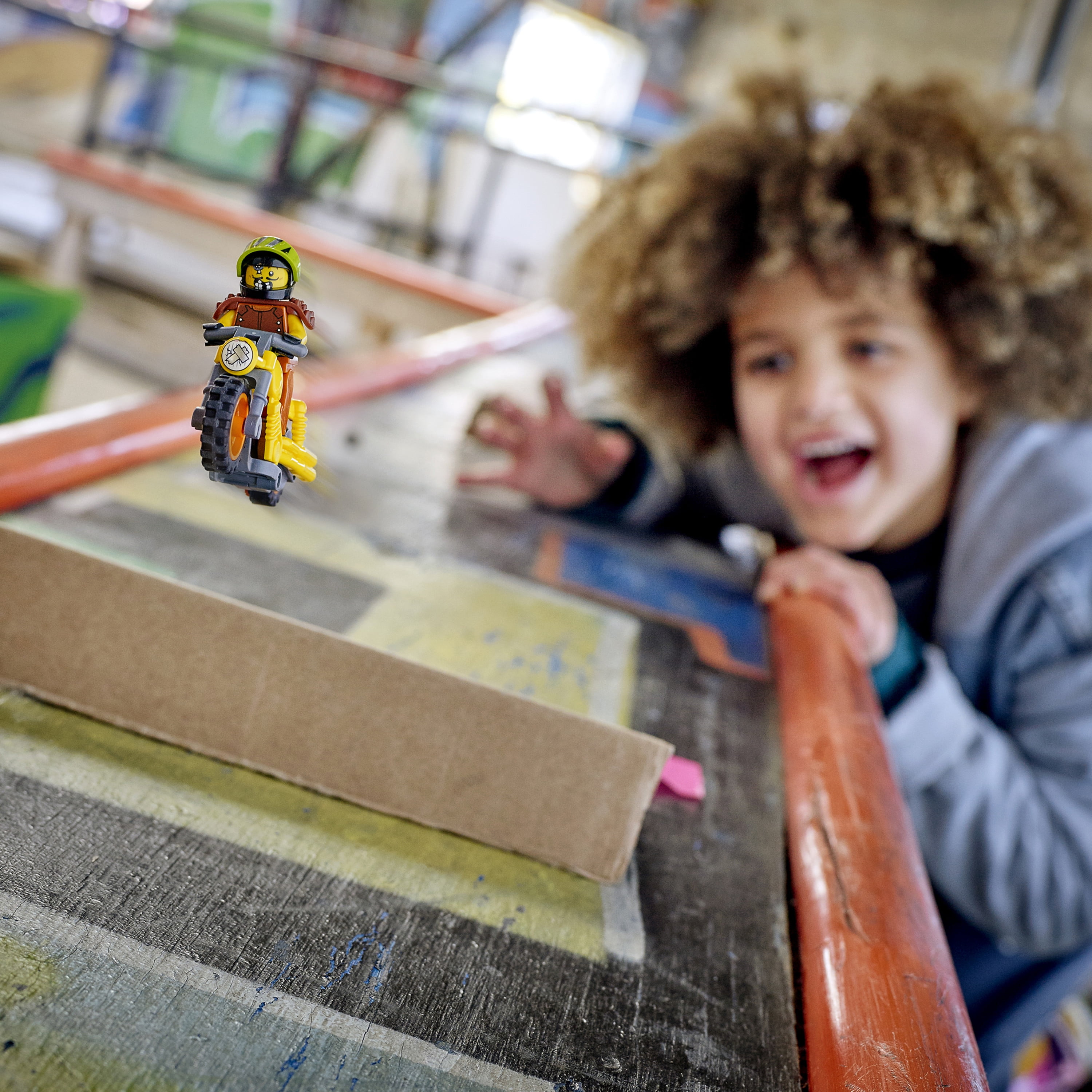 LEGO City Stuntz Value Set 3 Minifigures 3 Bikes and Carrying Case 66707 - Image 7