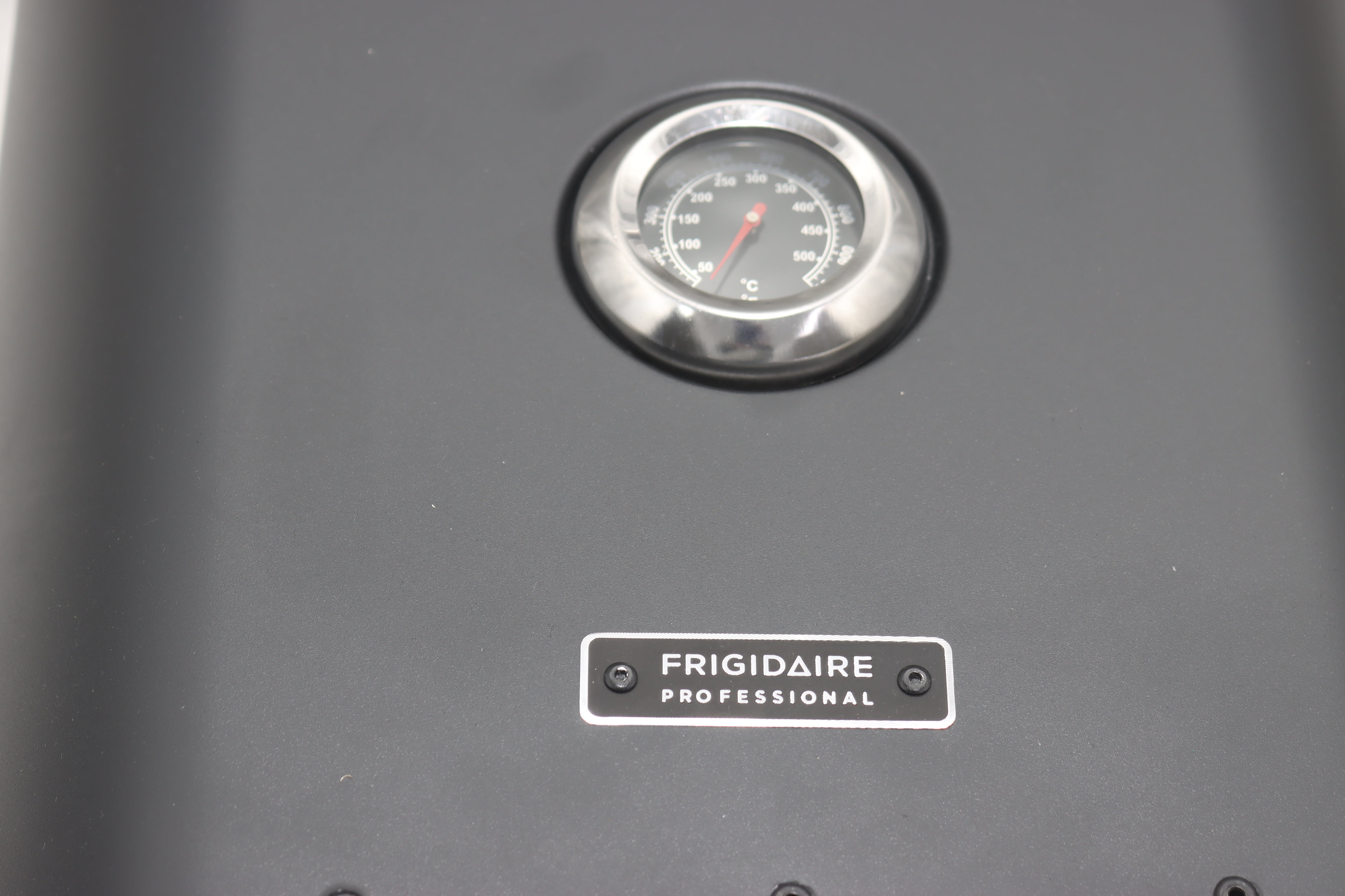 FRIGIDAIRE Gas Powered Outdoor Pizza Oven – Portable and makes Authentic Stone Baked Pizzas, Perfect for Any Outdoor Countertop, Includes Pizza Stone, Gas Regulator and Hose - Image 10