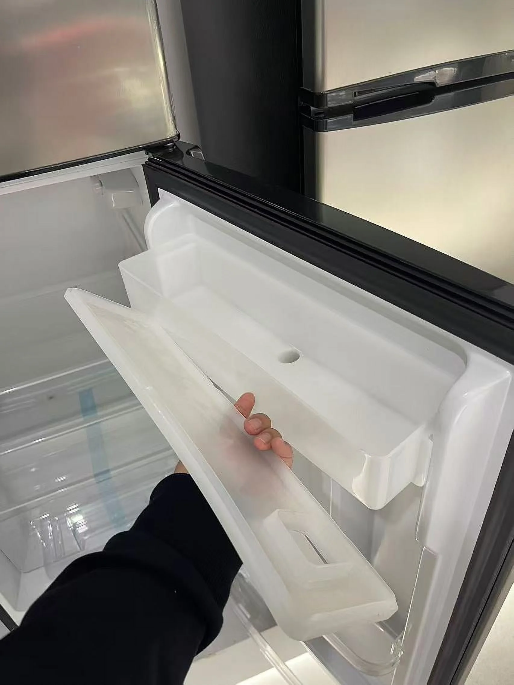 Frigidaire, 7.3 Cu. Ft. Top Mount Refrigerator, Integrated Beverage Dispenser,Platinum - Image 4