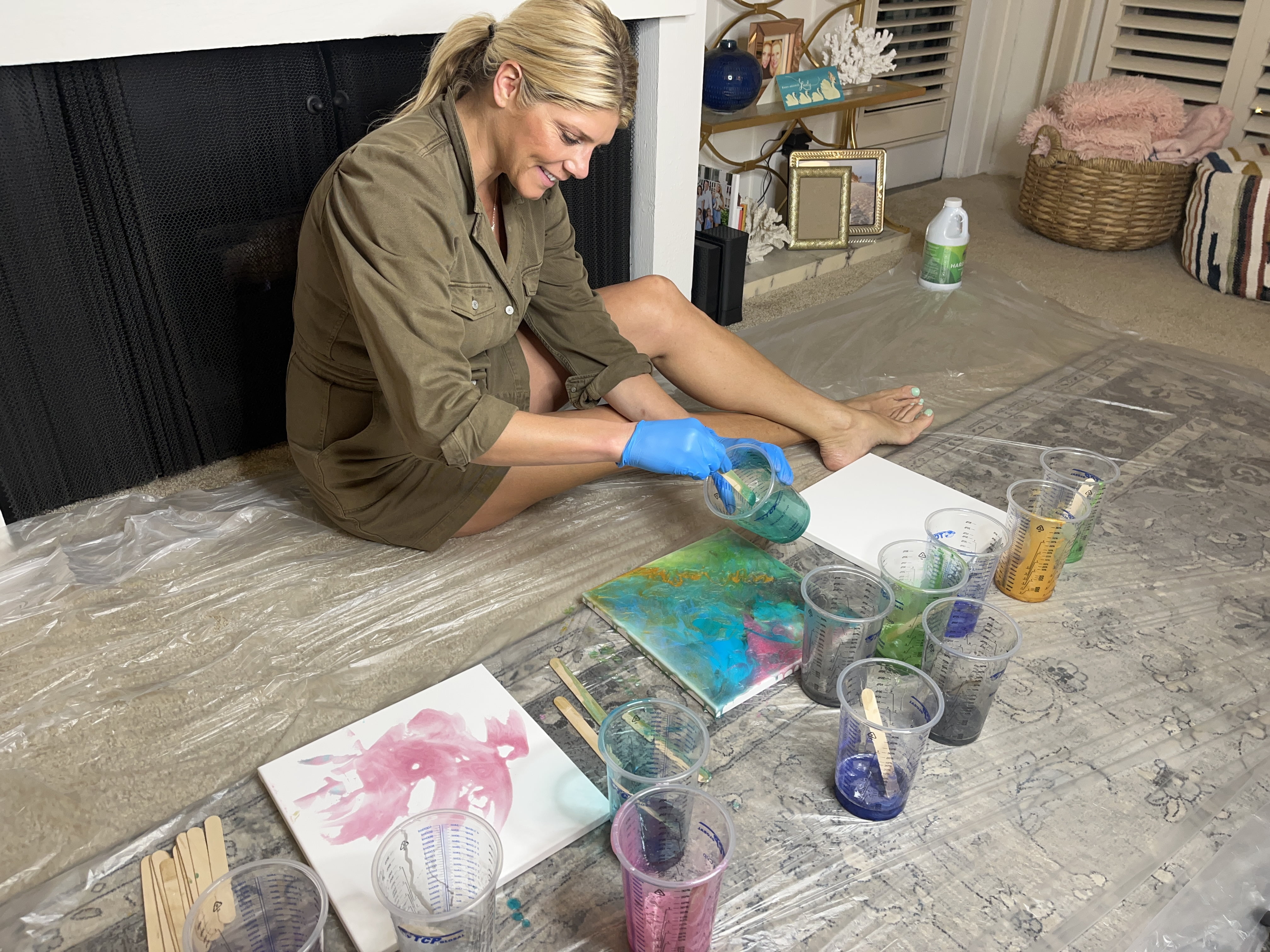 EasyPour Epoxy 1 Gallon Kit - Crystal Clear High Gloss Resin and Hardener, 2 Mixing Cups, Silicone Spatula, Plastic Spreader - Make Wood Tabletops, Epoxy Countertop Resin, Epoxy Castings - Image 11