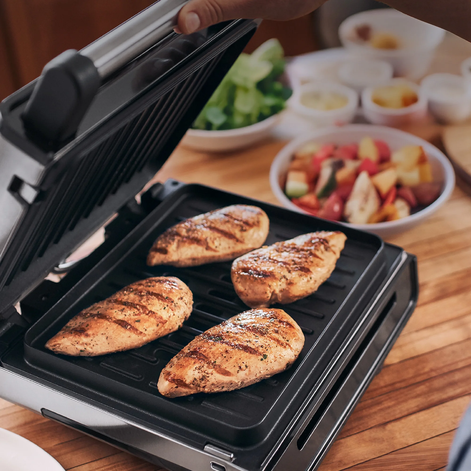 George Foreman 4–6 Serving Electric Indoor Grill, Contact Smokeless Grilling with Removable Plates and Drip Tray, Stainless Steel Housing - Image 9