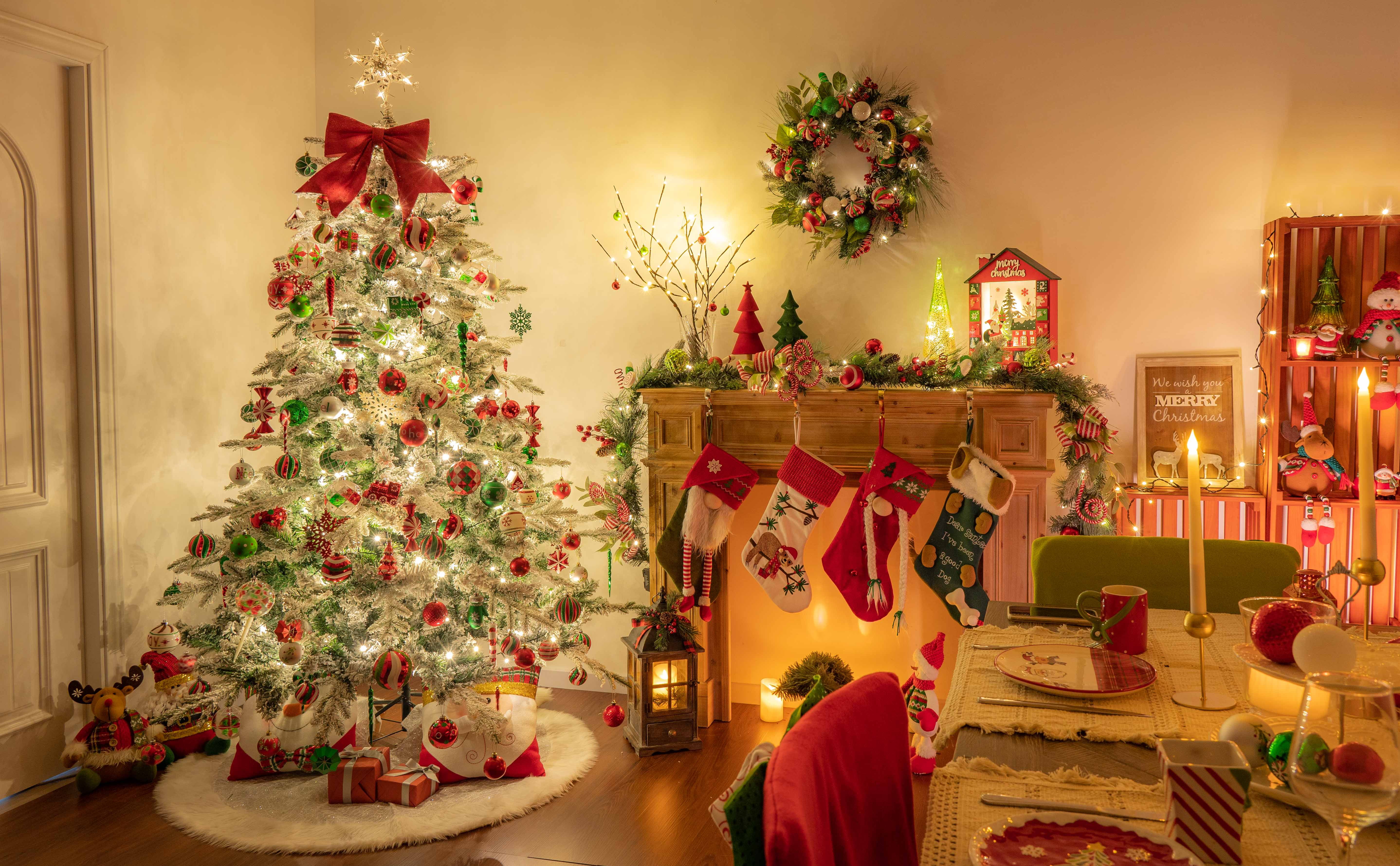 Valery Madelyn 50ct Christmas Ornaments Set, Red Green White Shatterproof Ornaments for Holiday Party Decor - Image 7