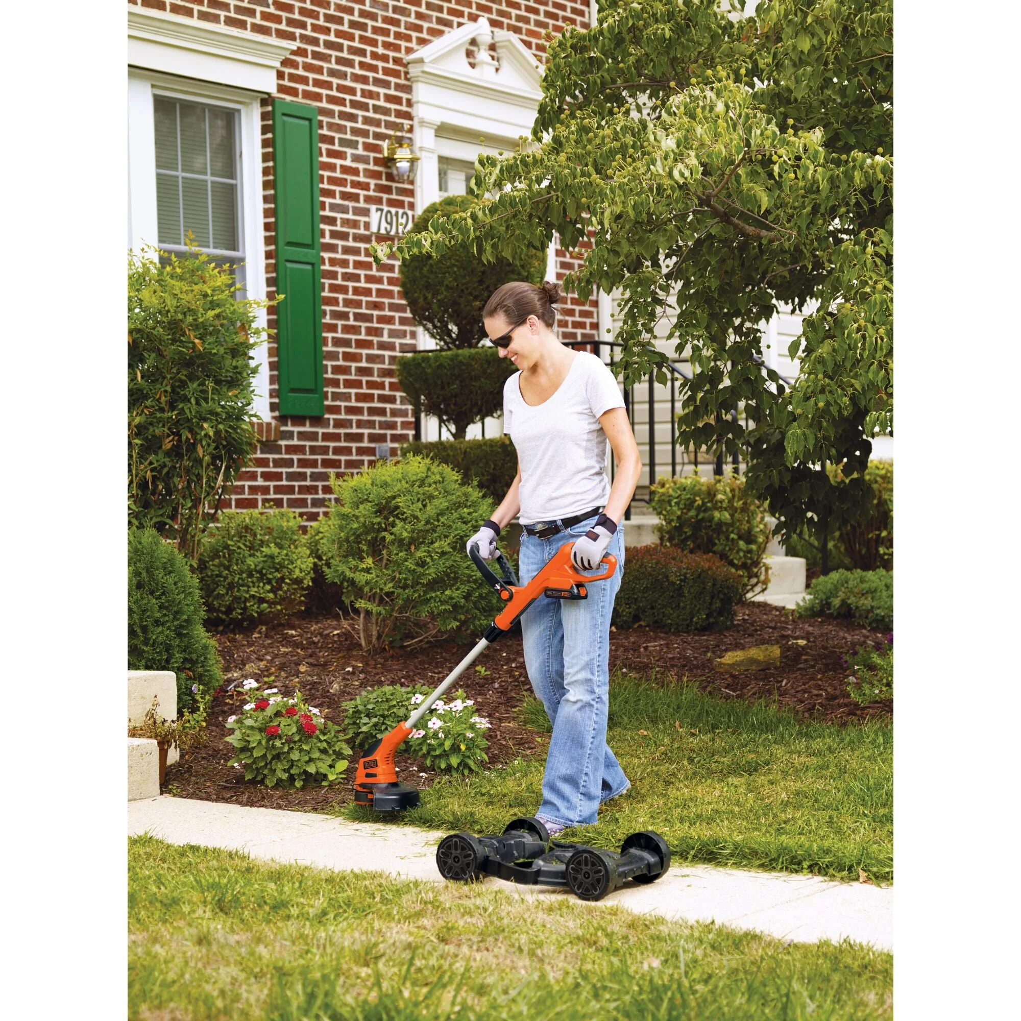 BLACK+DECKER 20V MAX* Lithium 12 inch 3-in-1 Compact Mower, MTC220 - Image 5