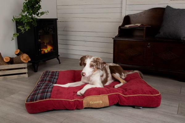 Scruffs® Highland Mattress Pet Bed, Machine Washable, Non-Slip Base, 100% Recycled Filling, Enhanced Cushioning for Your Dog (Large) - Red - Image 5