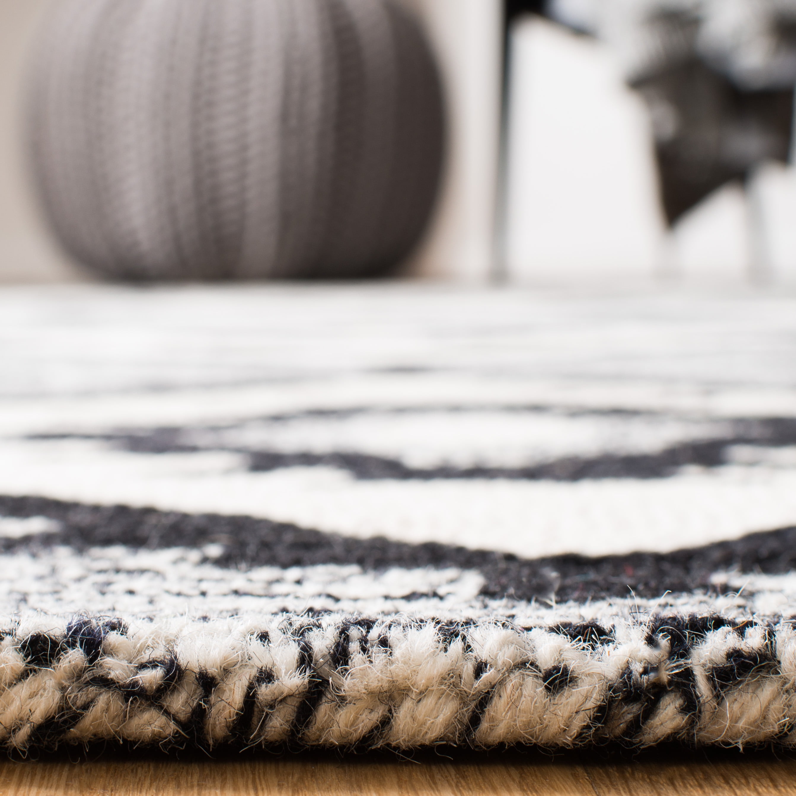 SAFAVIEH Aspen Michaelangelo Southwestern Wool Area Rug, Charcoal/Black, 5' x 8' - Image 7