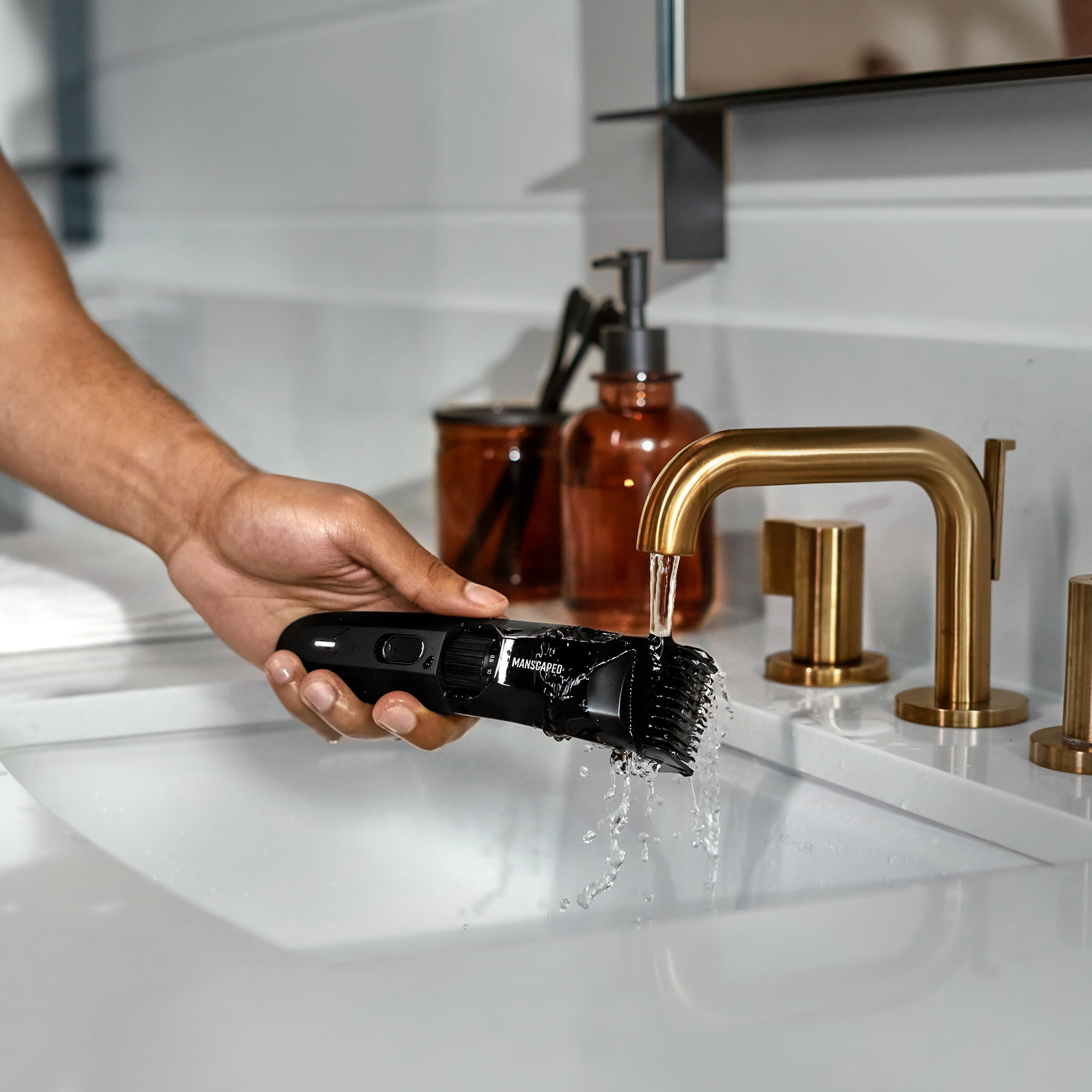 MANSCAPED® The Beard Hedger® Advanced Kit Includes Our Precision Beard & Mustache Trimmer, Hydrating Shampoo, Softening Conditioner, Moisturizing Oil & Facial Hair Comb - Image 3