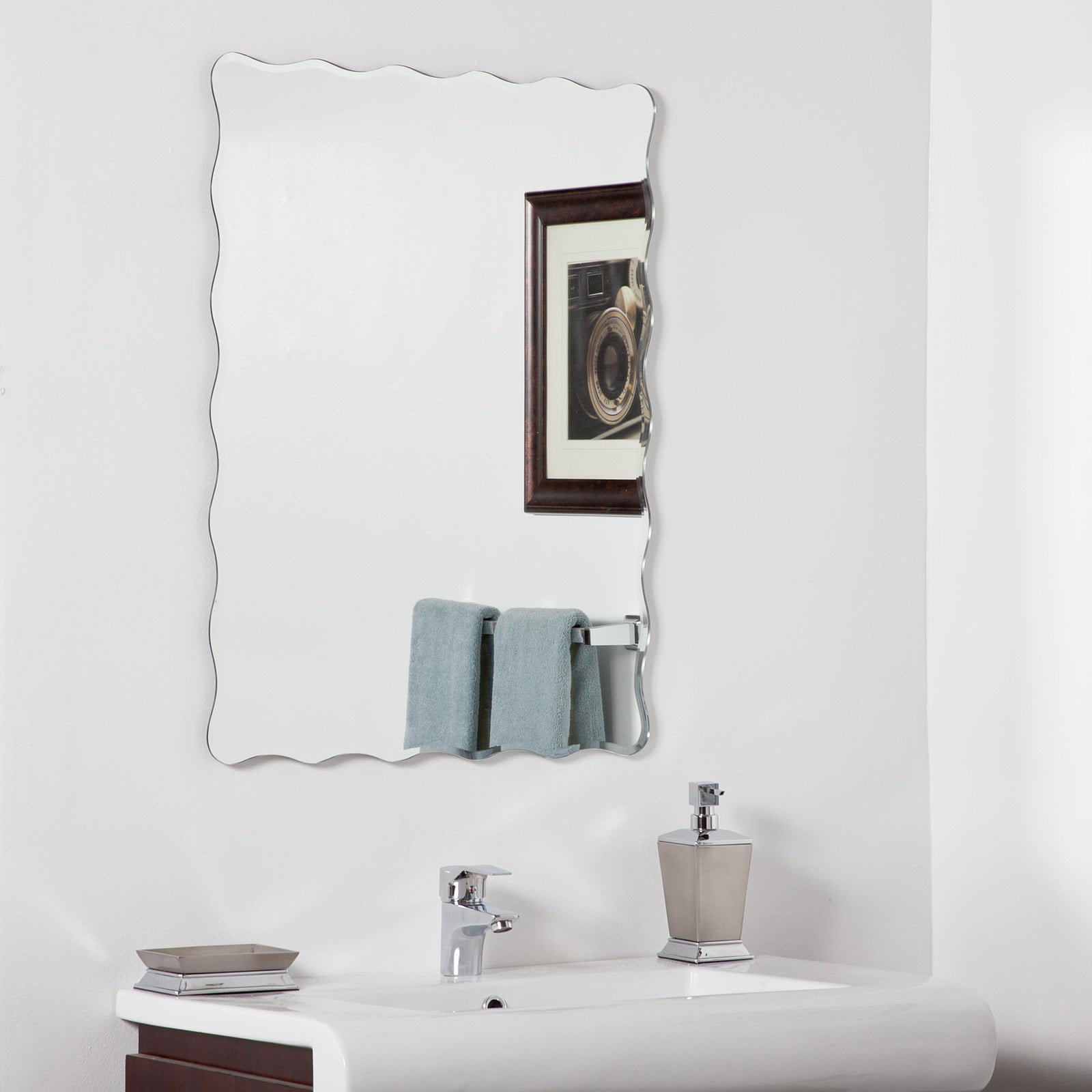 Décor Wonderland Angelina Modern Bathroom Mirror - 23.6W x 31.5H in. - Image 5