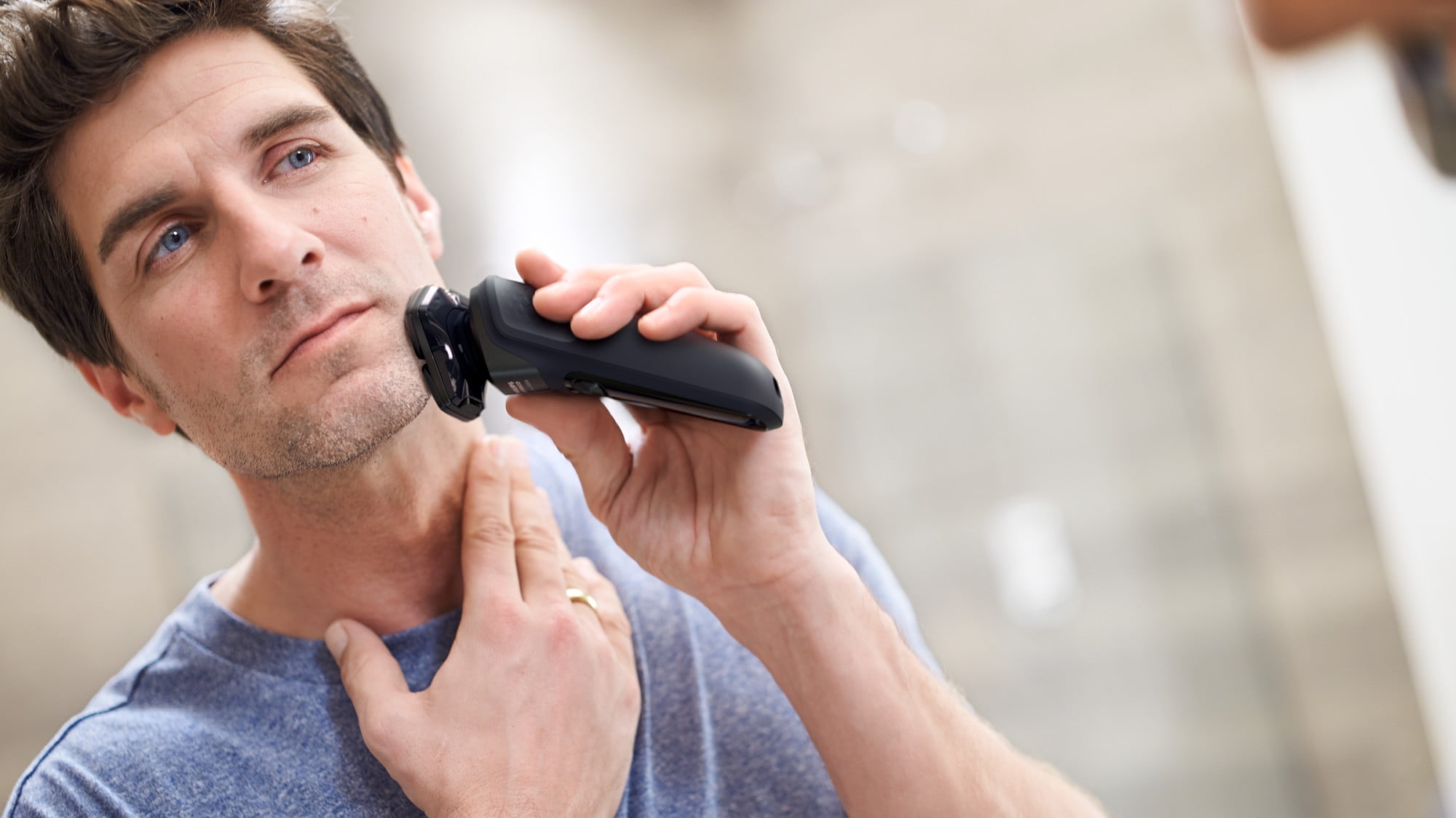 Philips Norelco Shaver 5300, Rechargeable Wet & Dry Shaver with Pop-Up Trimmer, S5588/81 - Image 3