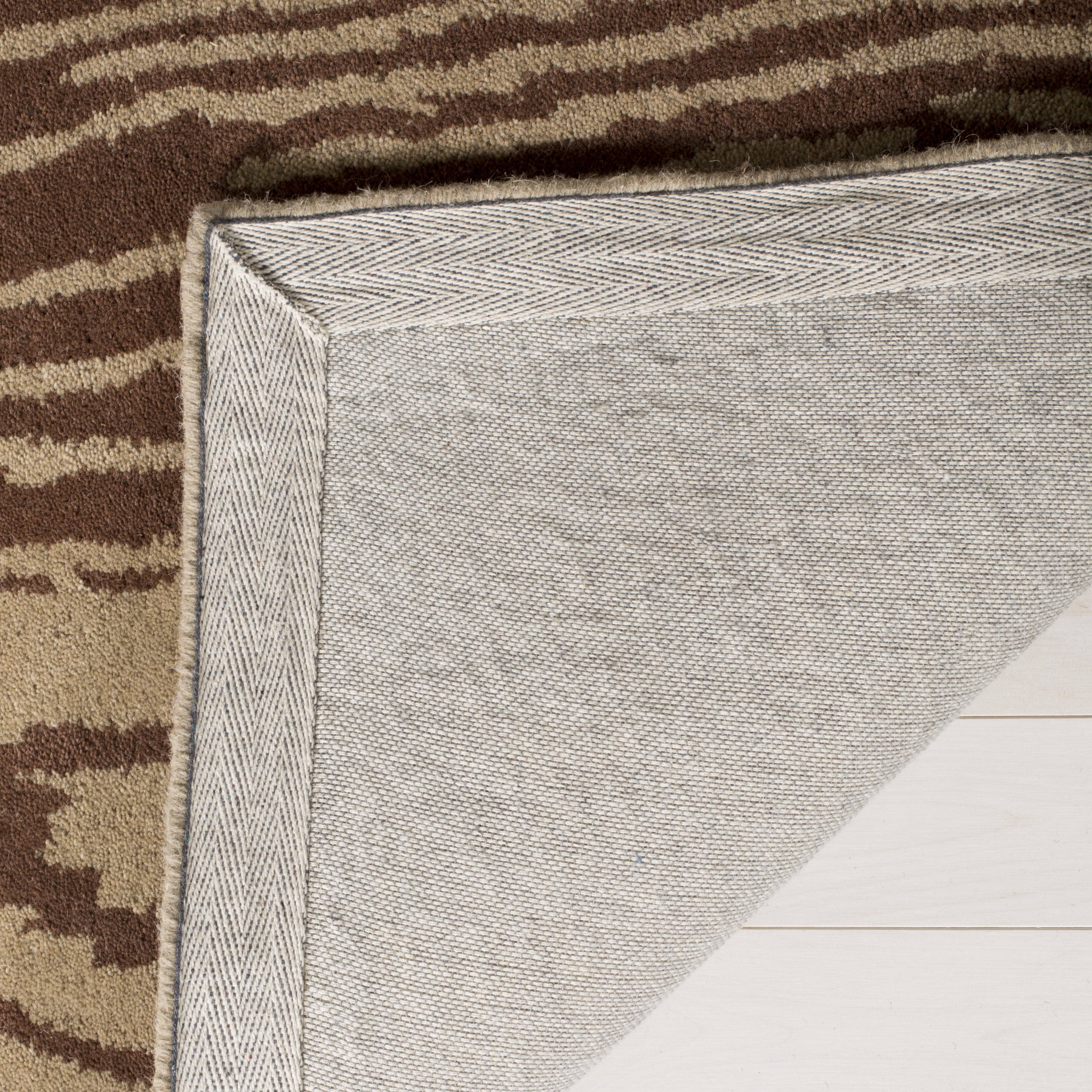 SAFAVIEH Martha Stewart Layered Faux Bois Woodworks Wool Area Rug, Sequoia, 5' x 8' - Image 6