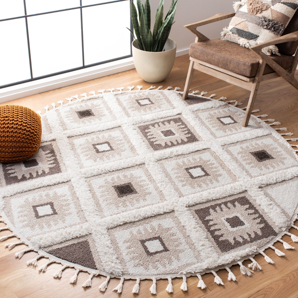 SAFAVIEH Moroccan Tassel Shag Elsie Moroccan Geometric Area Rug, Ivory/Brown, 5'3" x 7'6" - Image 2