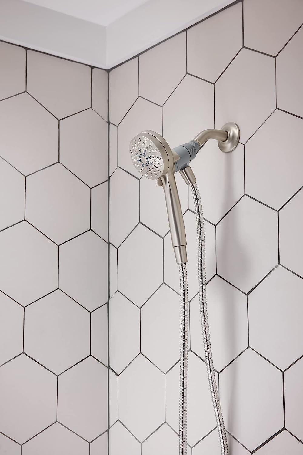 Moen Engage Magnetix 3.5-inch Six-Function Handheld with Magnetic Docking System, Brushed Nickel - Image 4