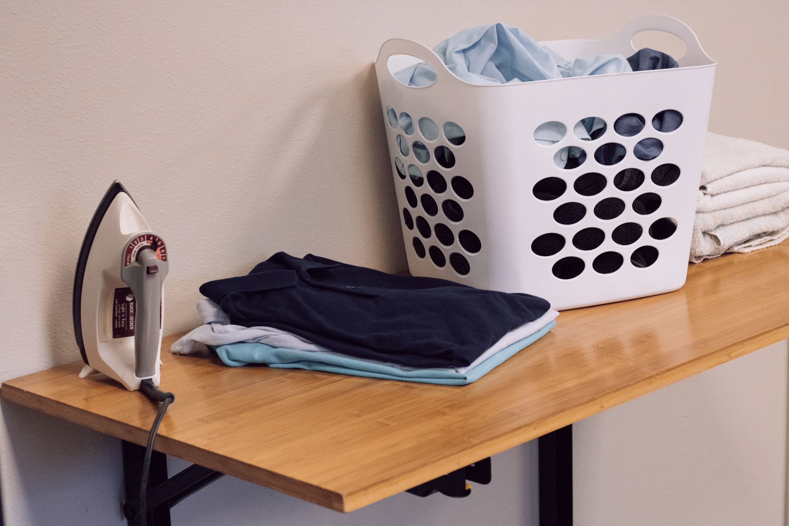 WORKPRO 48-Inch Foldable Workbench Wall Mount Space Saver, 500 lbs. Capacity, Steel - Image 2