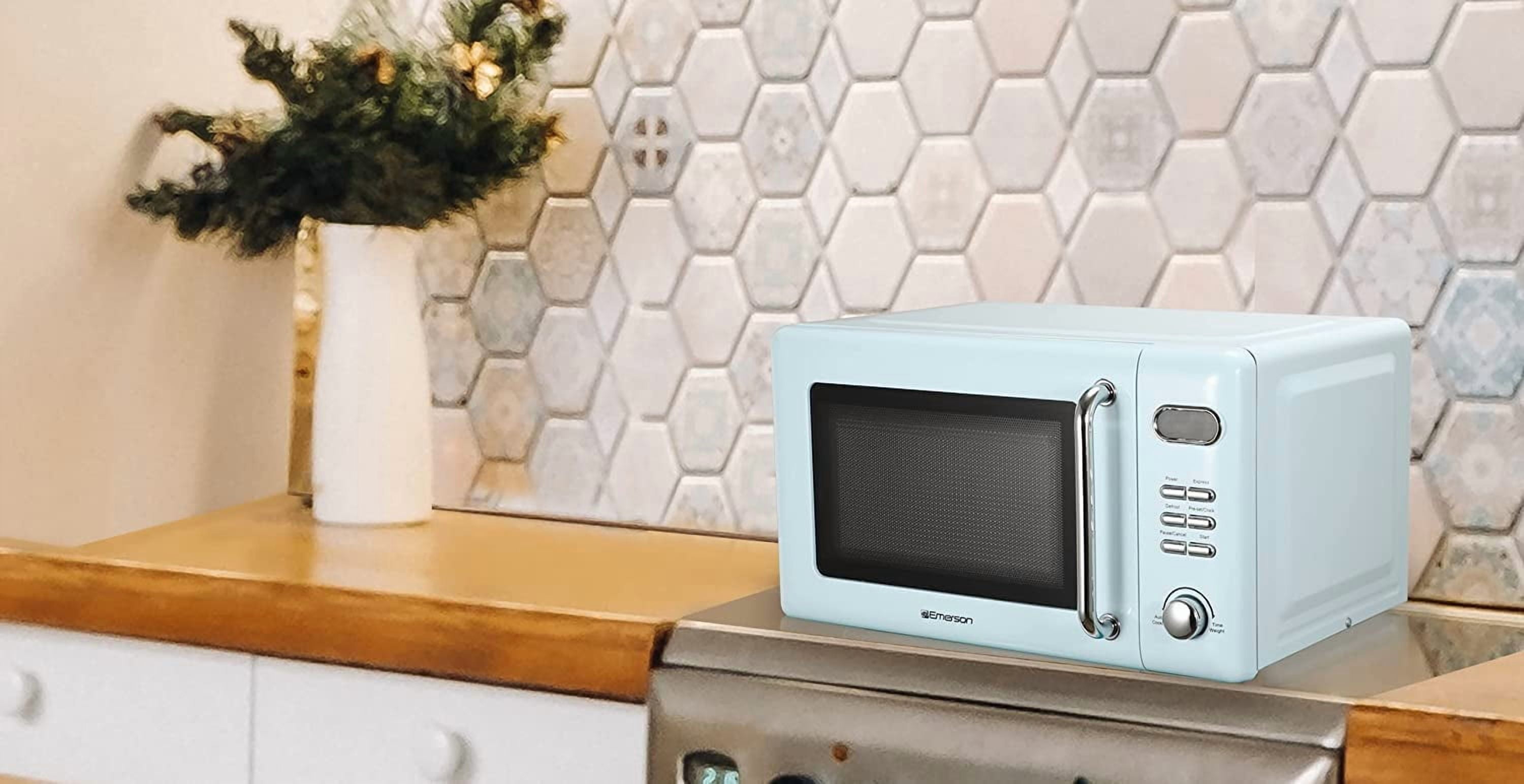Emerson 0.7 Cu Ft, 700W Thunderbird Blue Retro Countertop Microwave Oven, MWR7020BL - Image 5