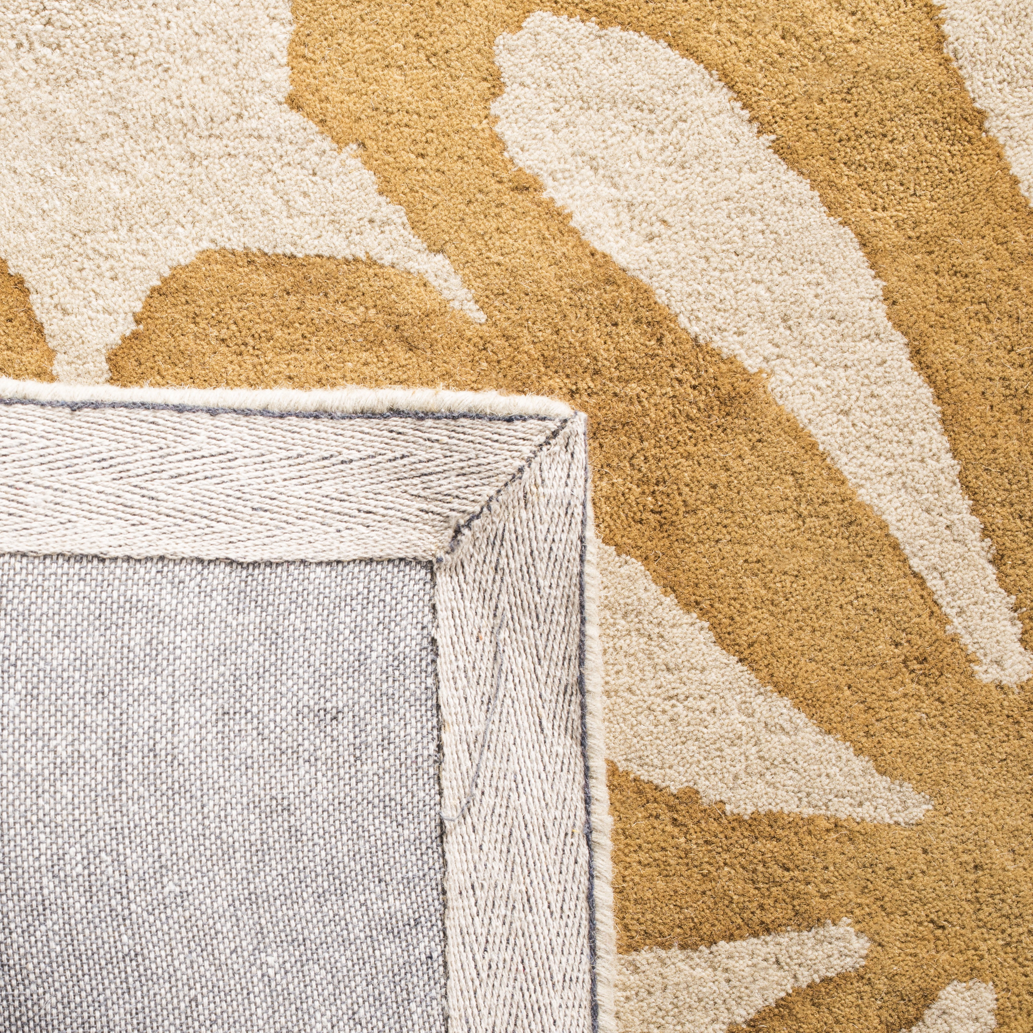 Safavieh Dip Dye Jessamine Floral Wool Runner Rug, Beige/Gold, 2'3" x 10' - Image 4