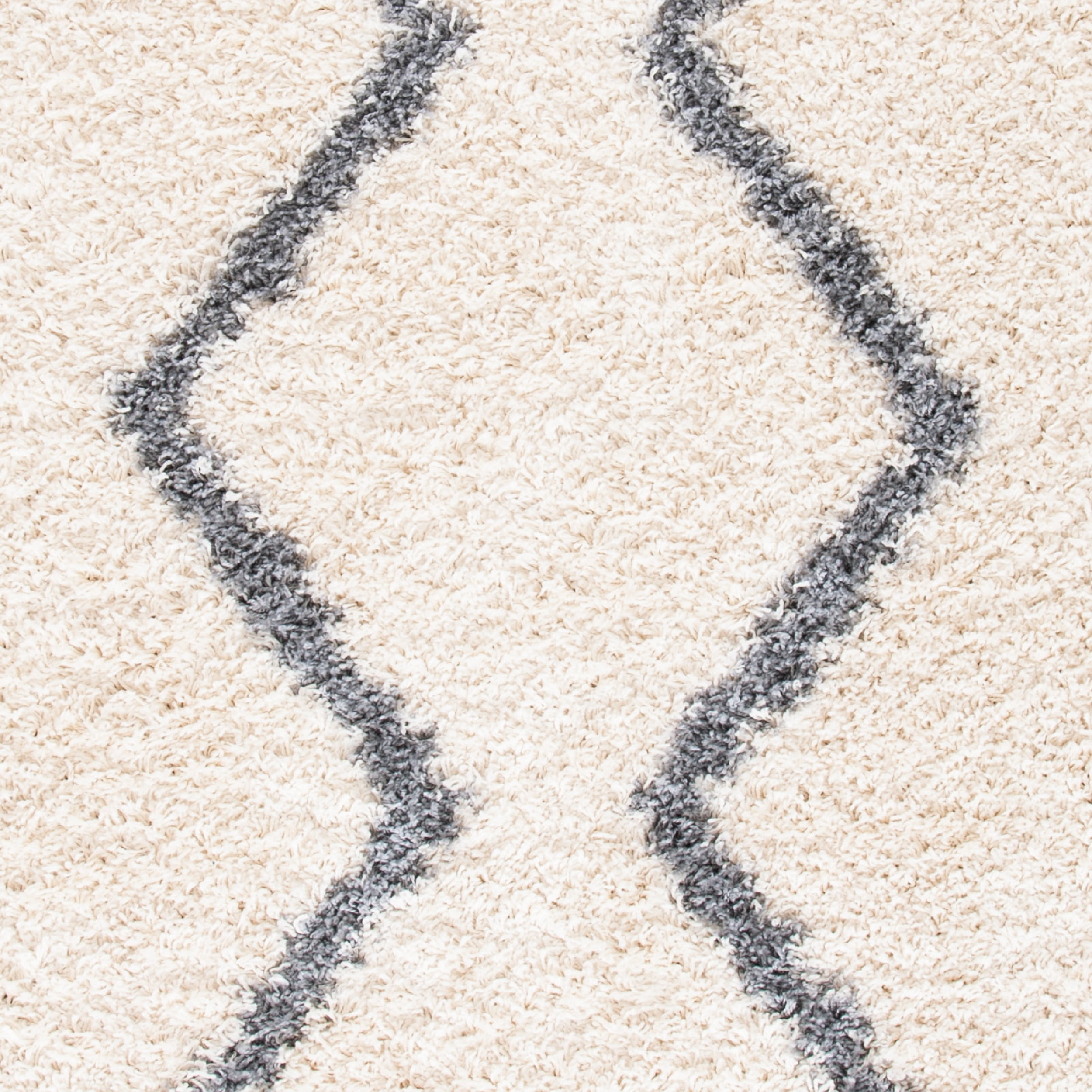 SAFAVIEH Venus Carleen Chevron Shag Area Rug, Ivory/Grey, 5'3" x 7'6" - Image 9