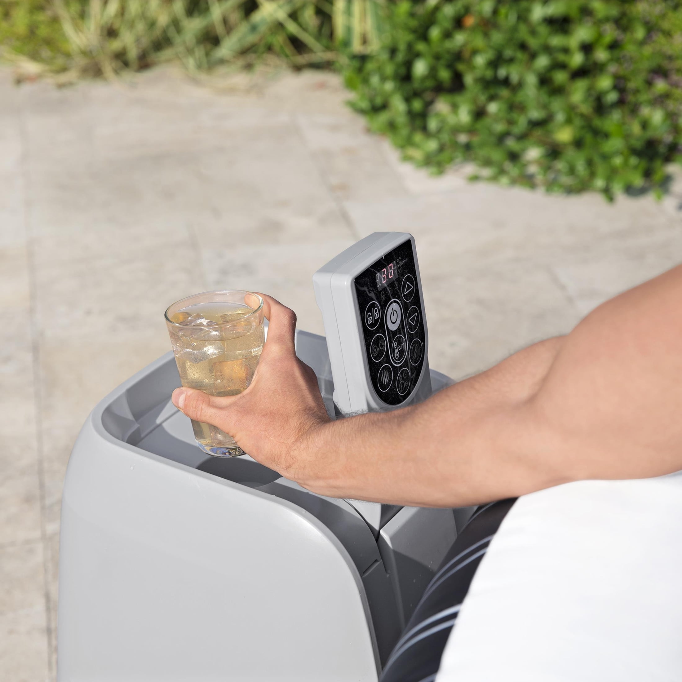 Coleman SaluSpa Hollywood Luxe AirJet Round Inflatable Hot Tub with LED Lights 4-6 Person with Pump #P08411 - Image 2