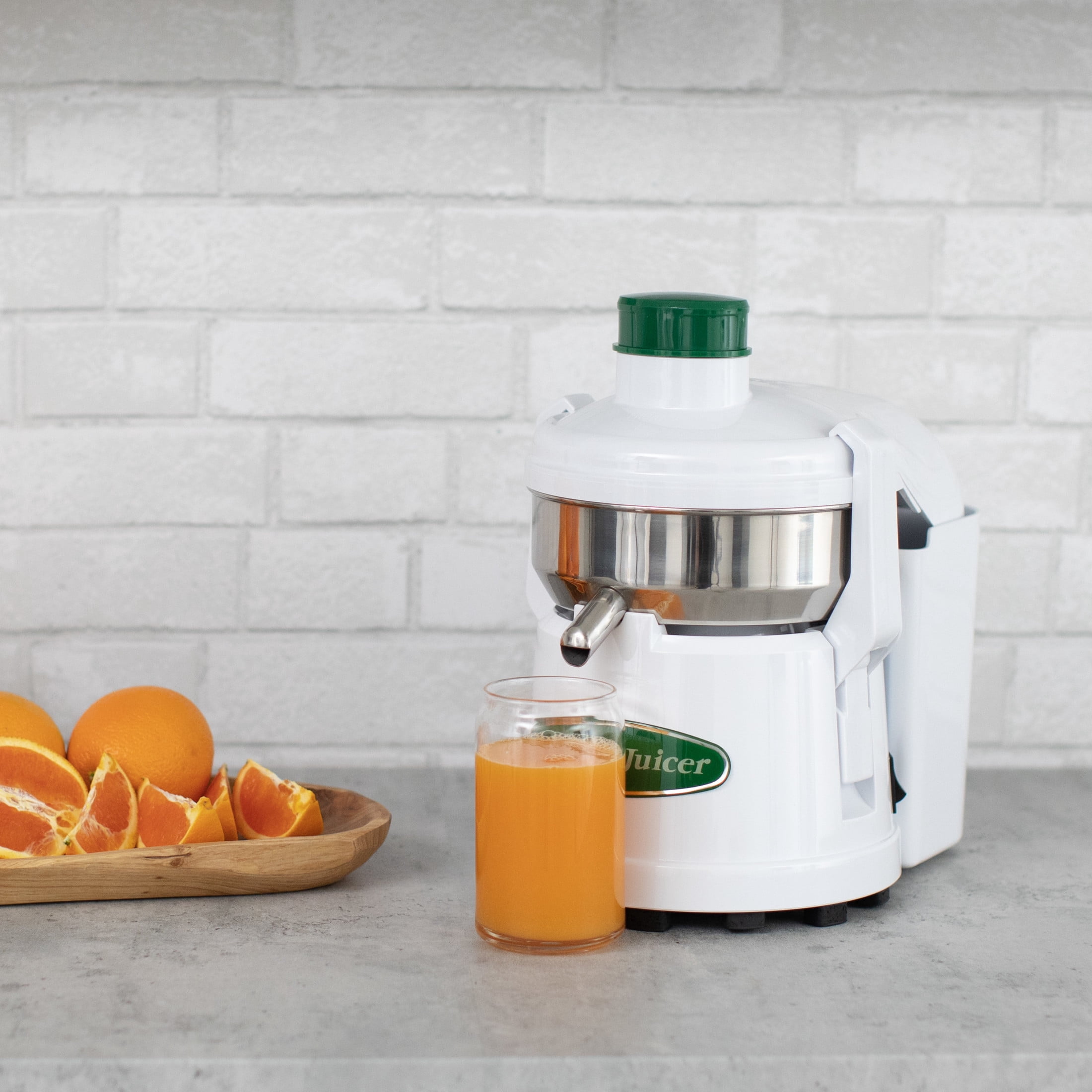 Omega High-Speed Automatic Pulp Ejection Juicer, in White (J4000) - Image 3
