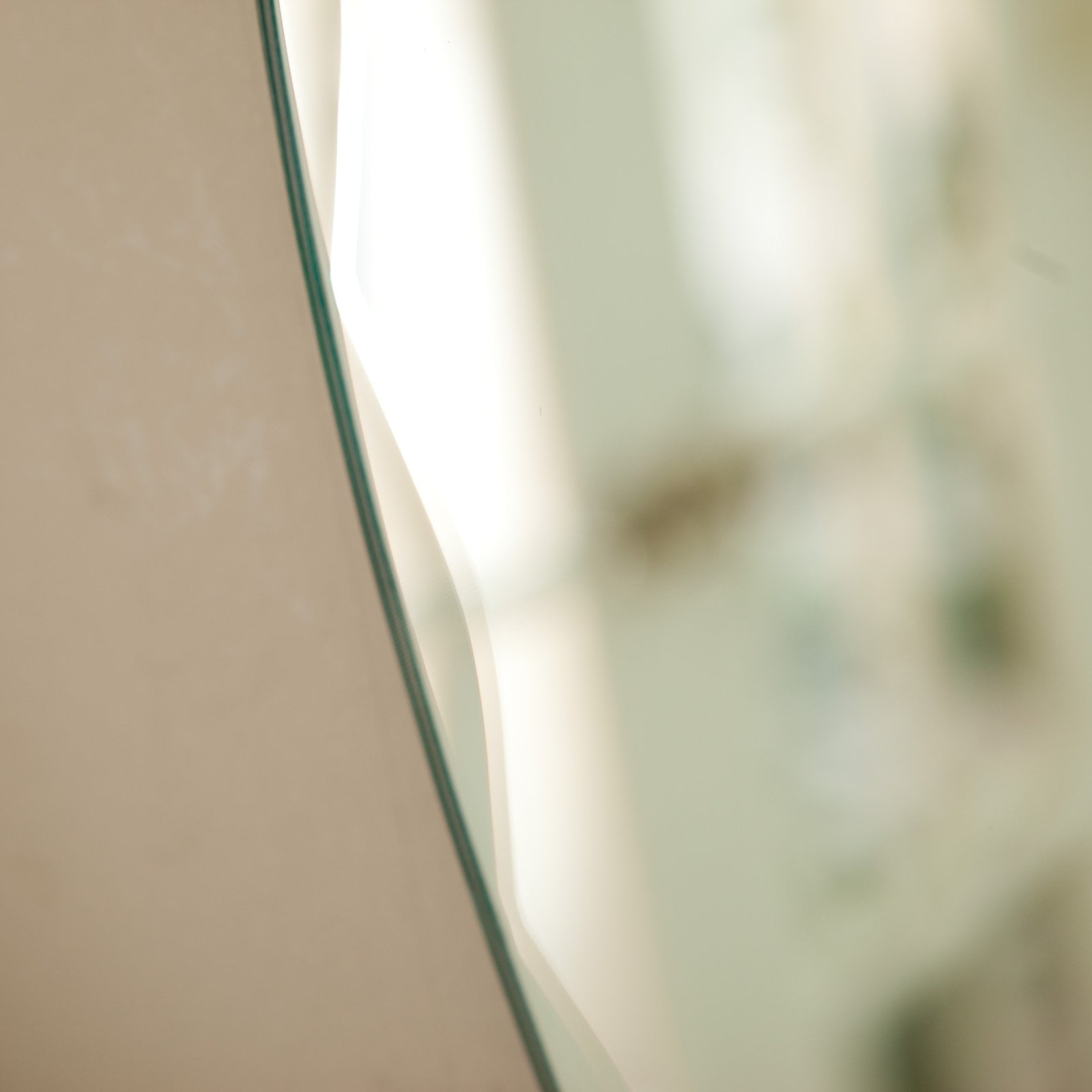 Décor Wonderland Frameless Oval Scallop Beveled Mirror 23.6 inx31.5 in - Image 4