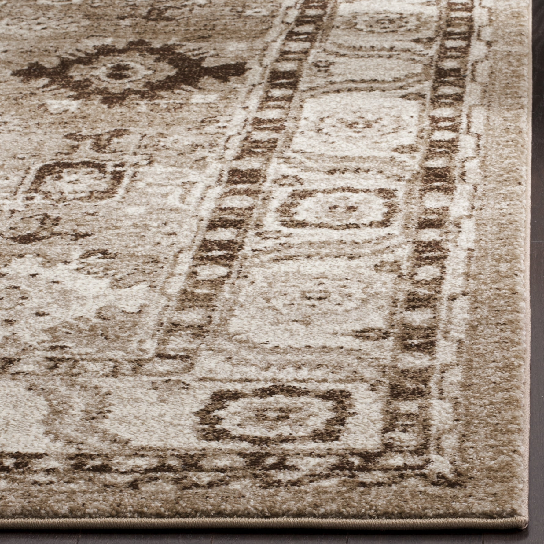SAFAVIEH Vintage Hamadan Pema Traditional Area Rug, Taupe, 5'3" x 7'6" - Image 5