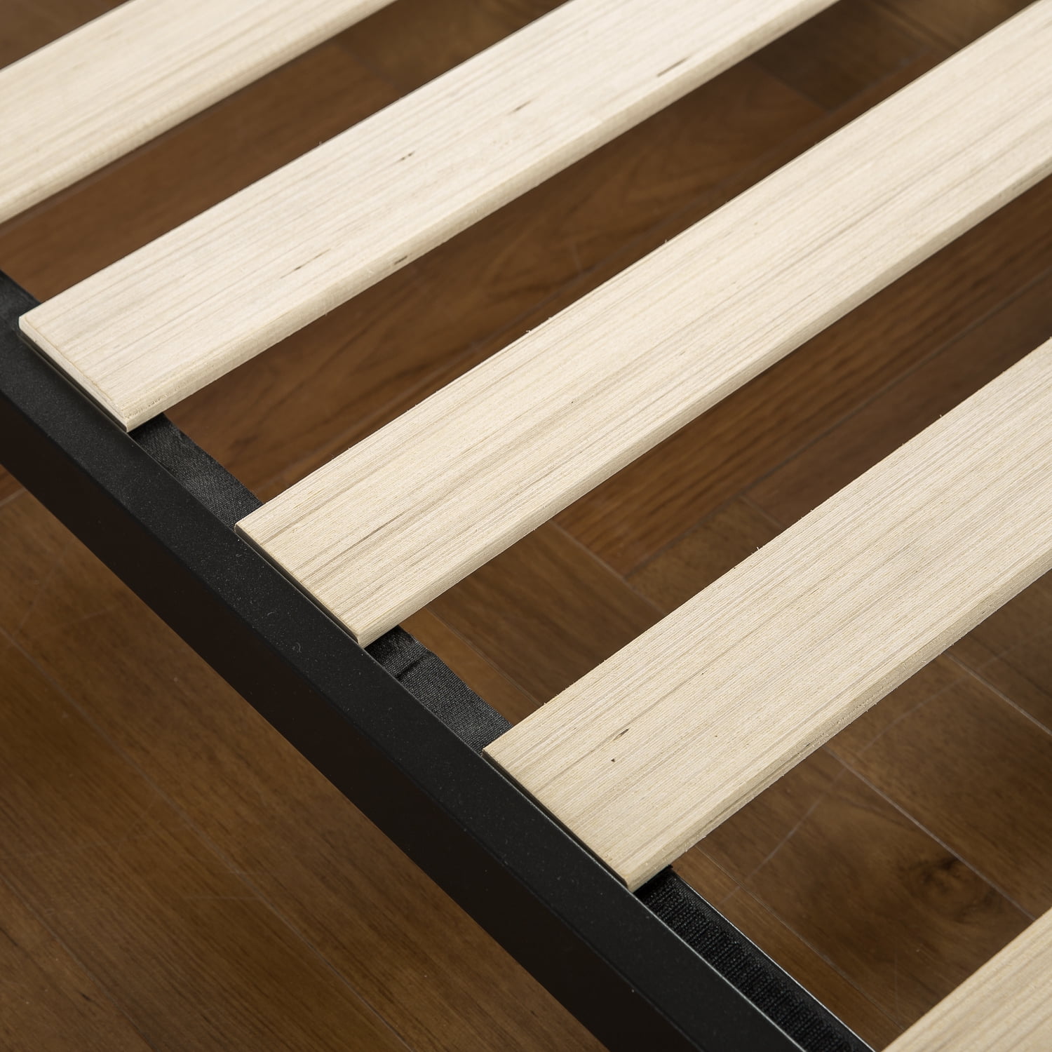 Zinus Suzanne 37" Metal and Wood Platform Bed with Headboard, Twin - Image 4