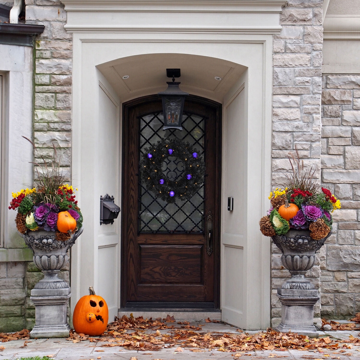 Haunted Hill Farm 24 in Spooky Tinsel Metal Clear Prelit LED Battery Operated Wreath, HH024TINWR-5BL - Image 5