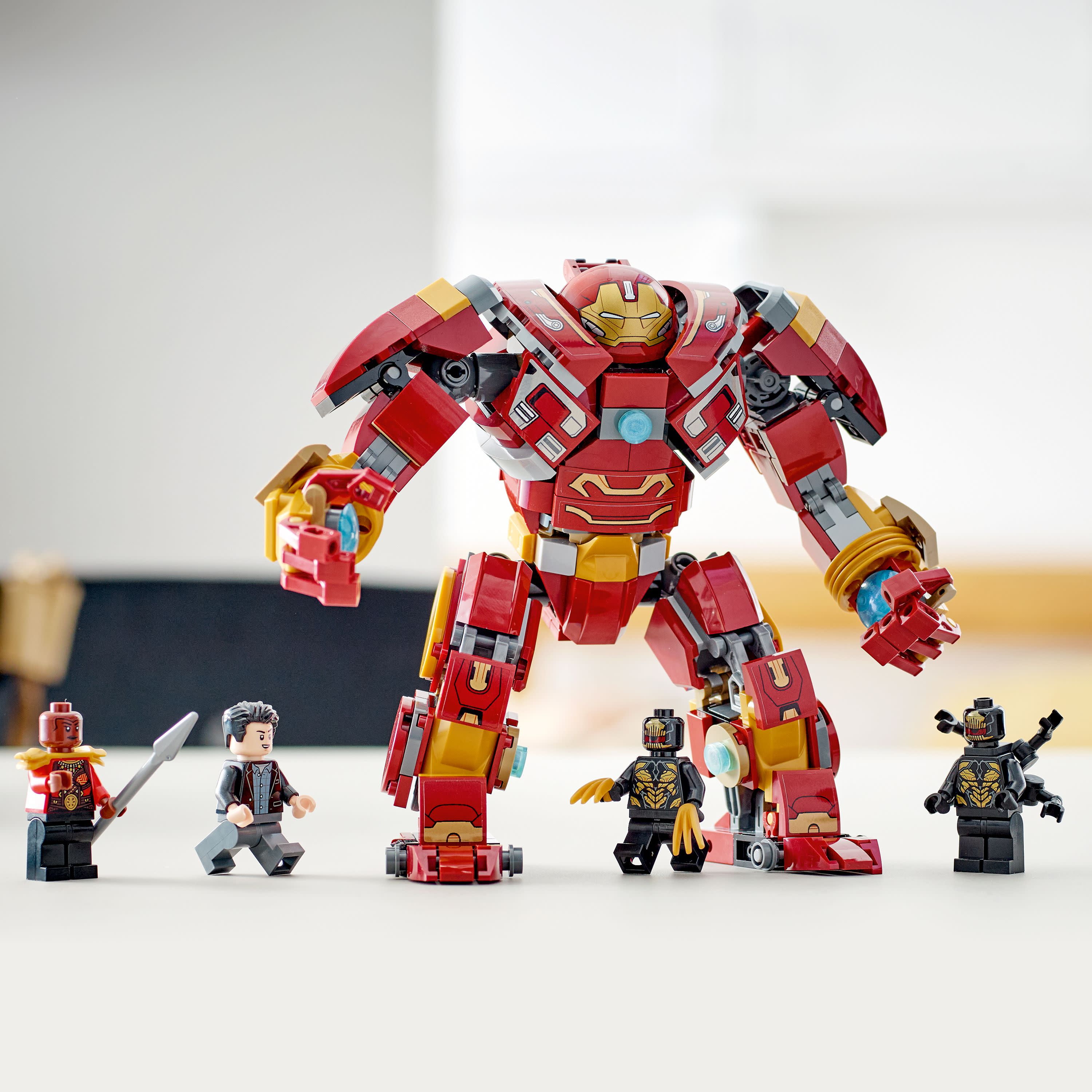LEGO Marvel The Hulkbuster: The Battle of Wakanda 76247, Action Figure, Buildable Toy with Hulk Bruce Banner Minifigure, Avengers: Infinity War Set for Kids - Image 7