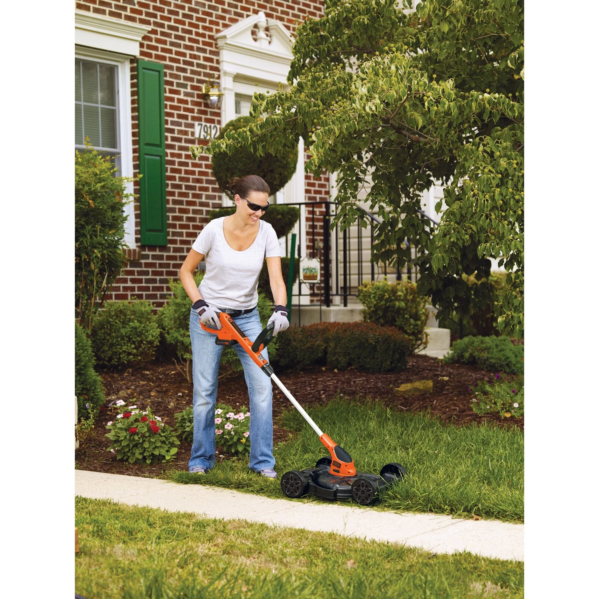 BLACK+DECKER 20V MAX* Lithium 12 inch 3-in-1 Compact Mower, MTC220 - Image 2
