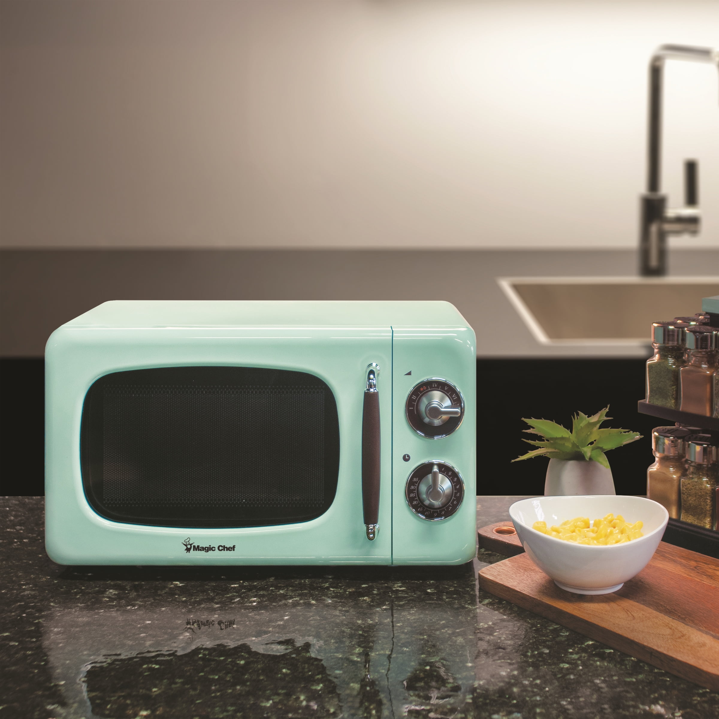 0.7 Cu ft New Magic Chef 700 Watt Countertop Microwave in Mint Green - Image 3