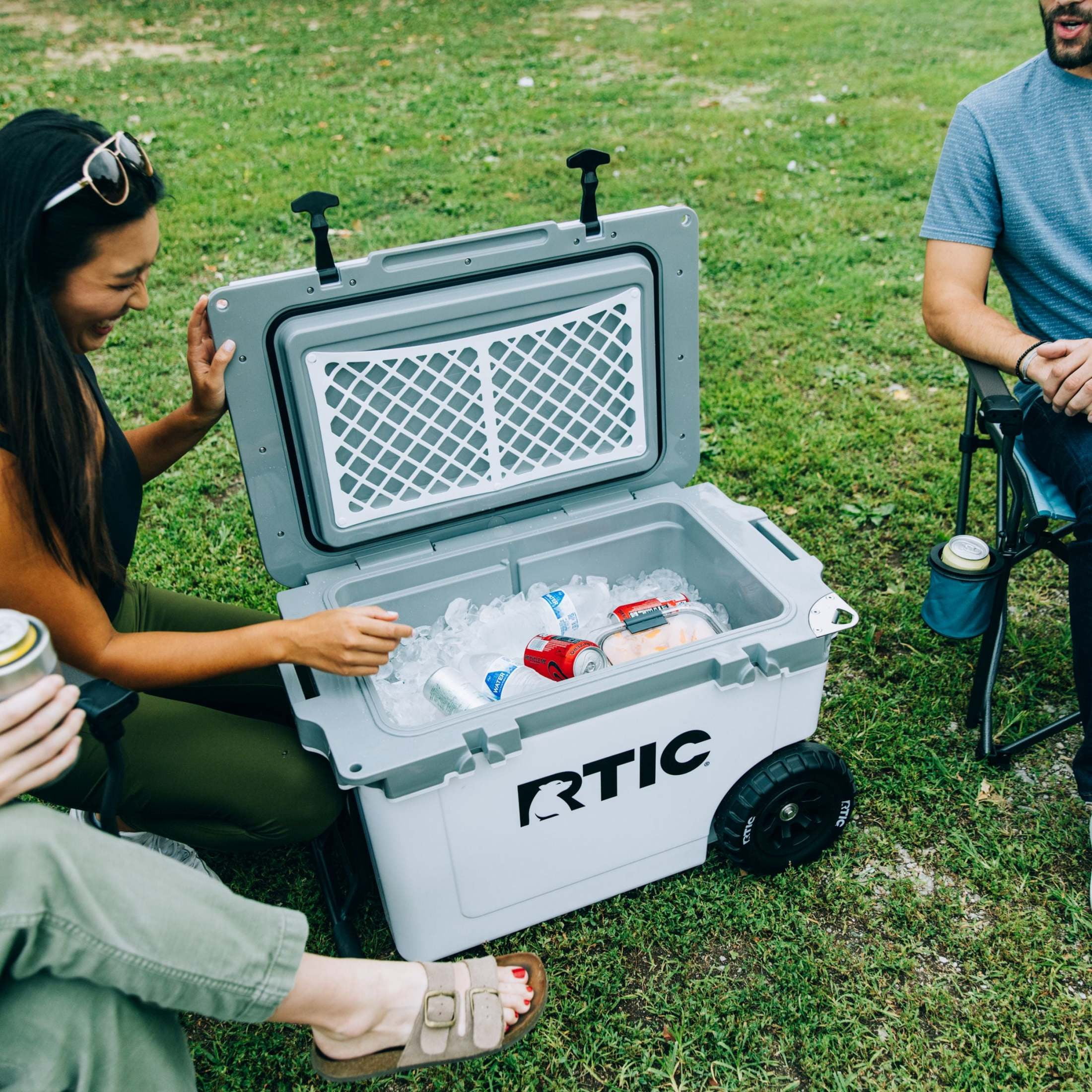 RTIC 52 QT Wheeled Hard-Sided Ice Chest Cooler, Ultra-Light, Fits 76 Cans, White & Grey - Image 8