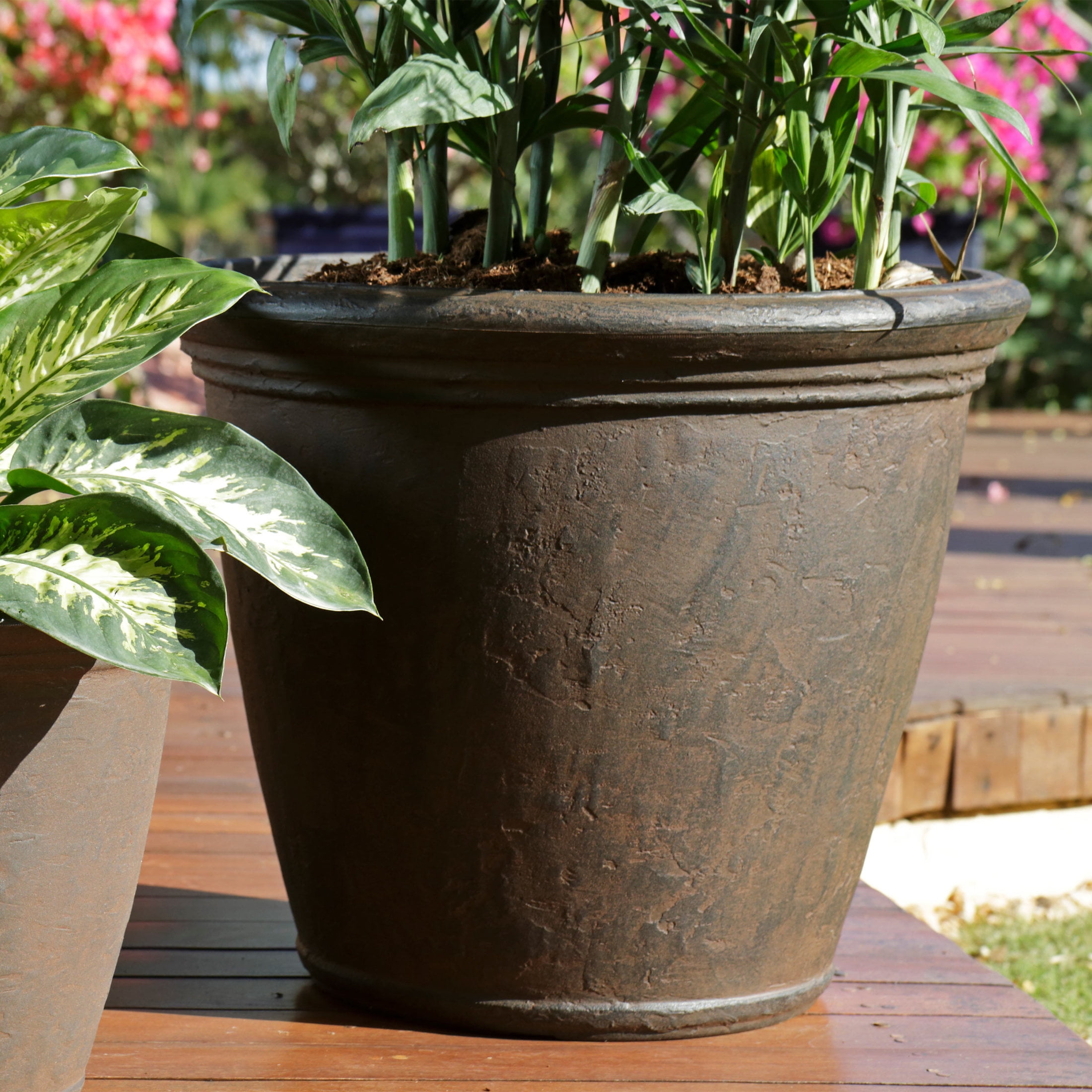 Sunnydaze Anjelica 24" x 24" x 20" Round Rust Polyresin Outdoor Planter Pot - Image 5