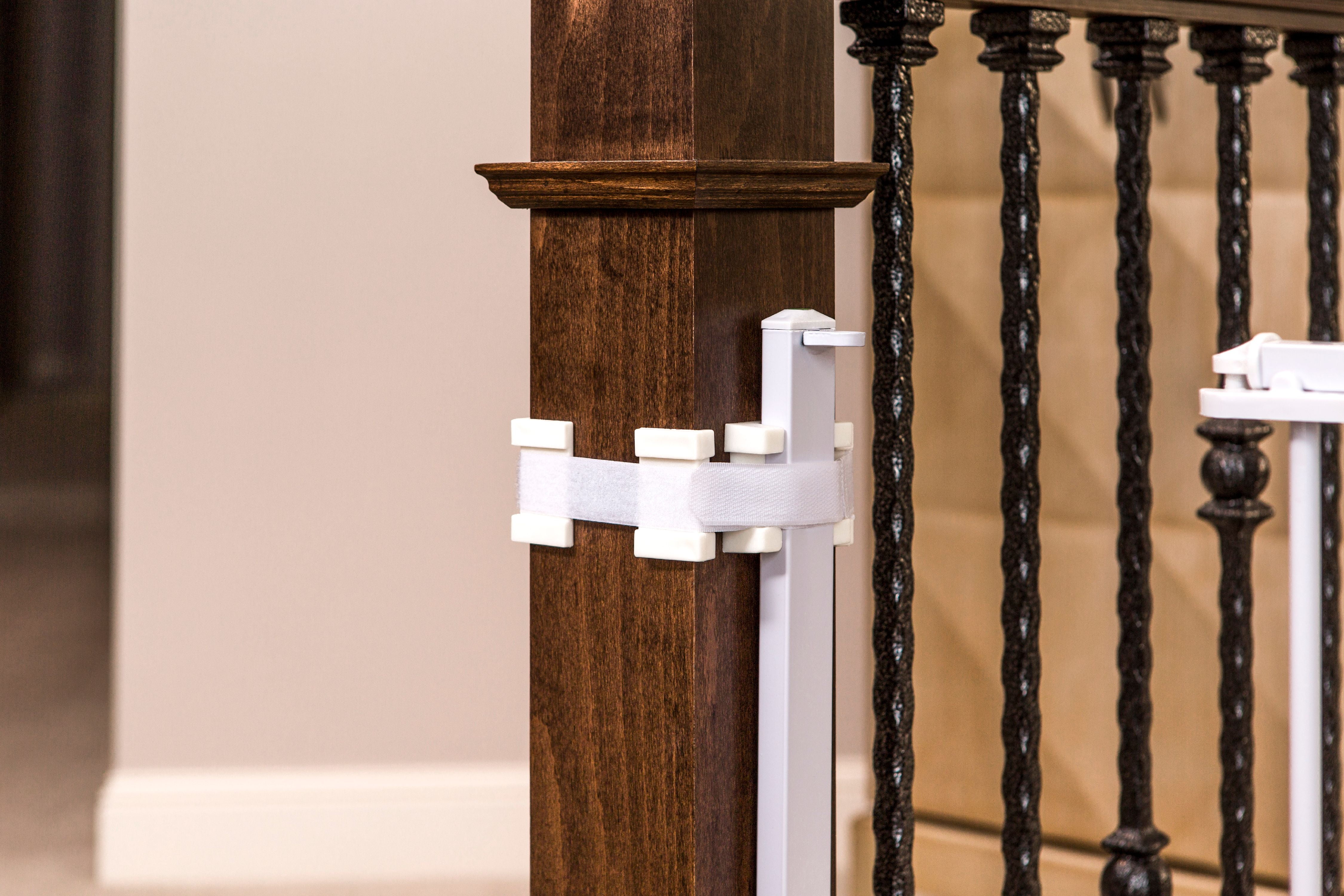 Regalo 2-in-1 Stairway and Hallway Wall Mounted Baby Safety Gate, White, Ages 6 to 24 Months - Image 5