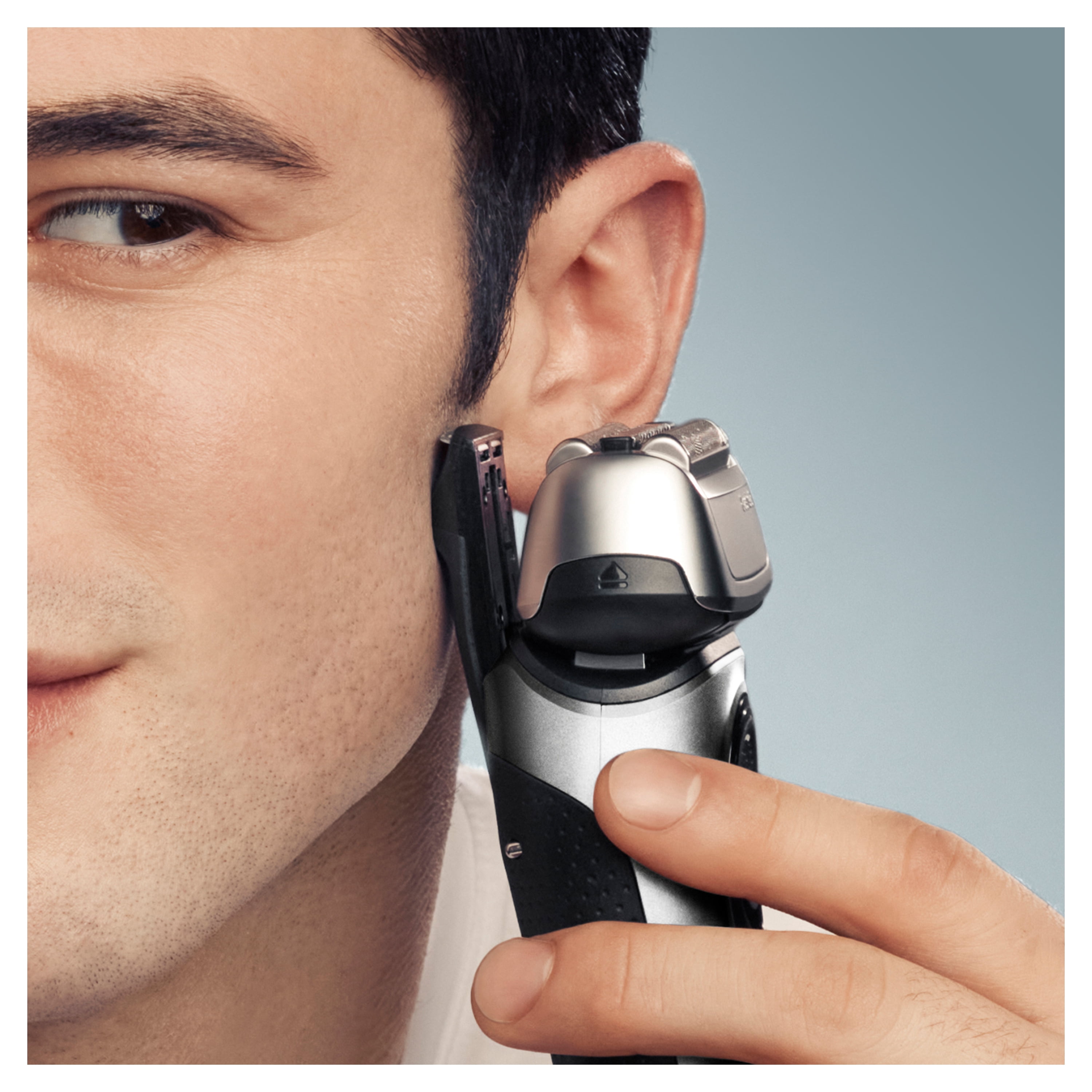 Braun Series 8 Electric Shaver for Men, 5in1 SmartCare Center, Powercase, 8577cc Galvano Silver - Image 4