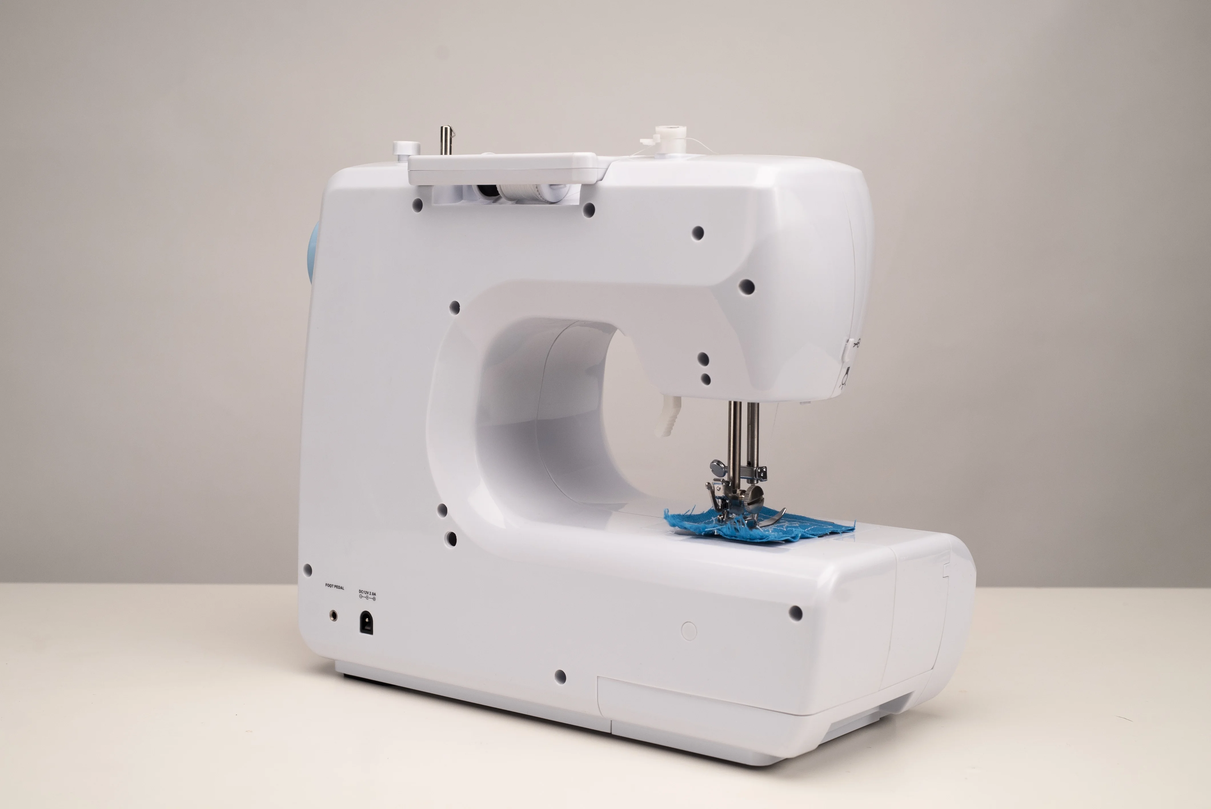 Michley SS-700+ 16-Stitch Desktop Sewing Machine, 863975000143 - Image 2