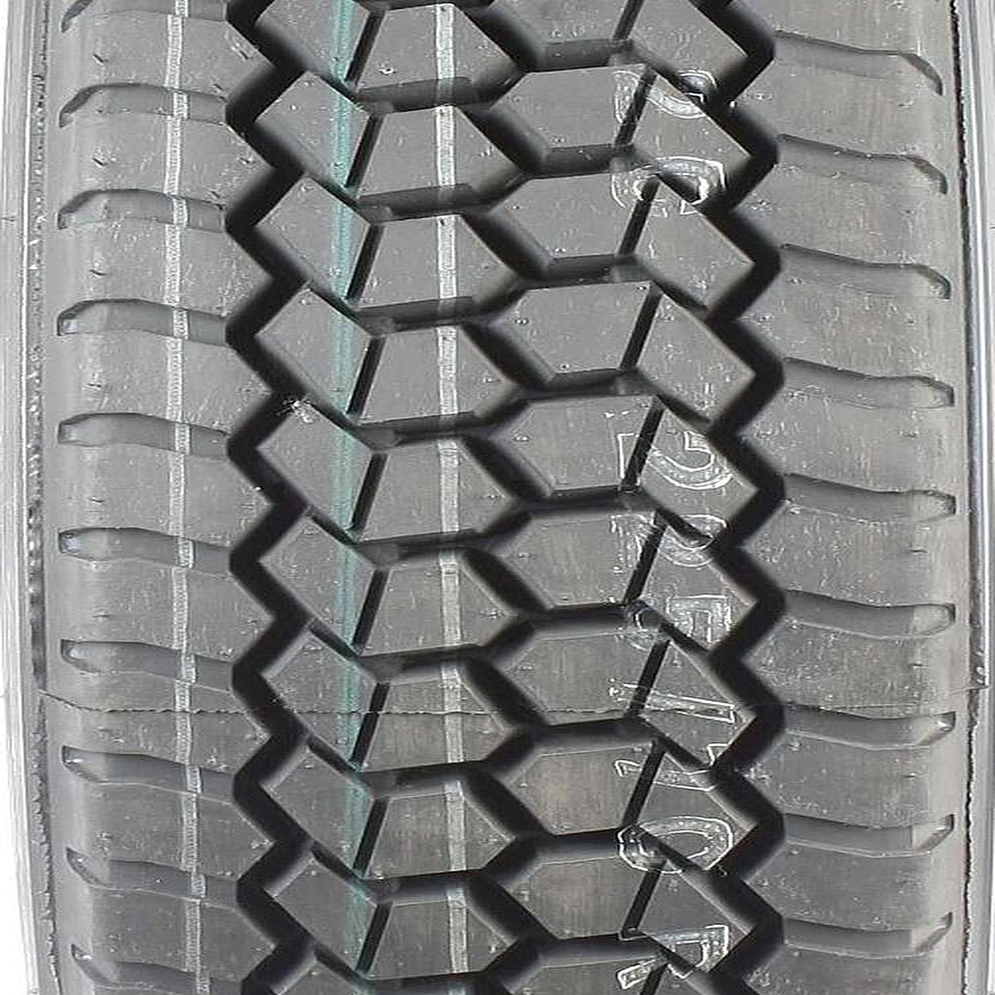 Double Coin RLB490 255/70R22.5 140/137L H Commercial Tire - Image 4