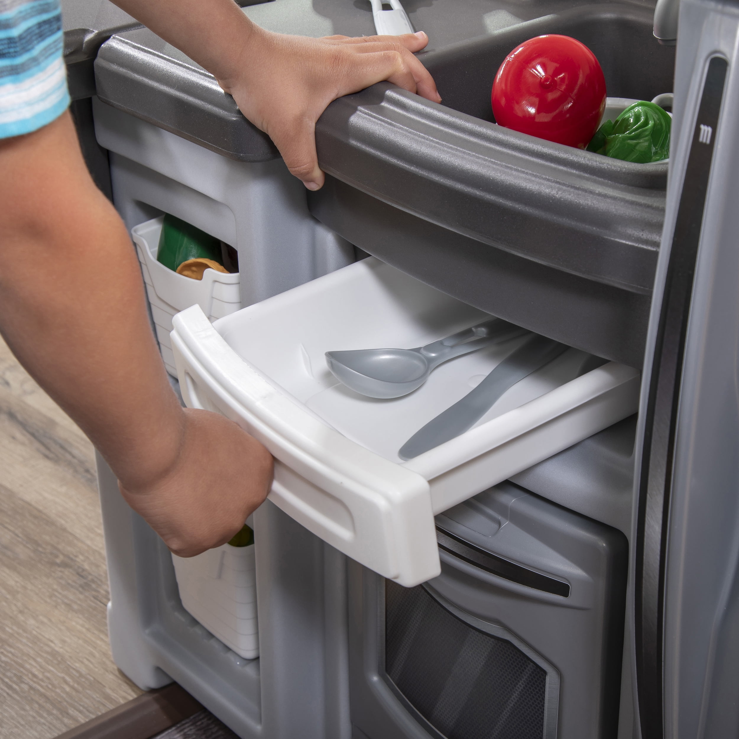 Step2 Grand Walk-in Gray Classic Kitchen & Grill Plastic Kids Kitchen Set - Image 16