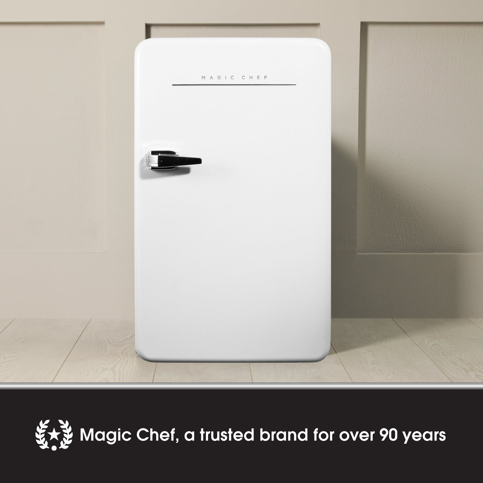Magic Chef MCR32CHW Manual Defrost Retro Mini Fridge, White, 3.2 cu. ft., 120 V - Image 2
