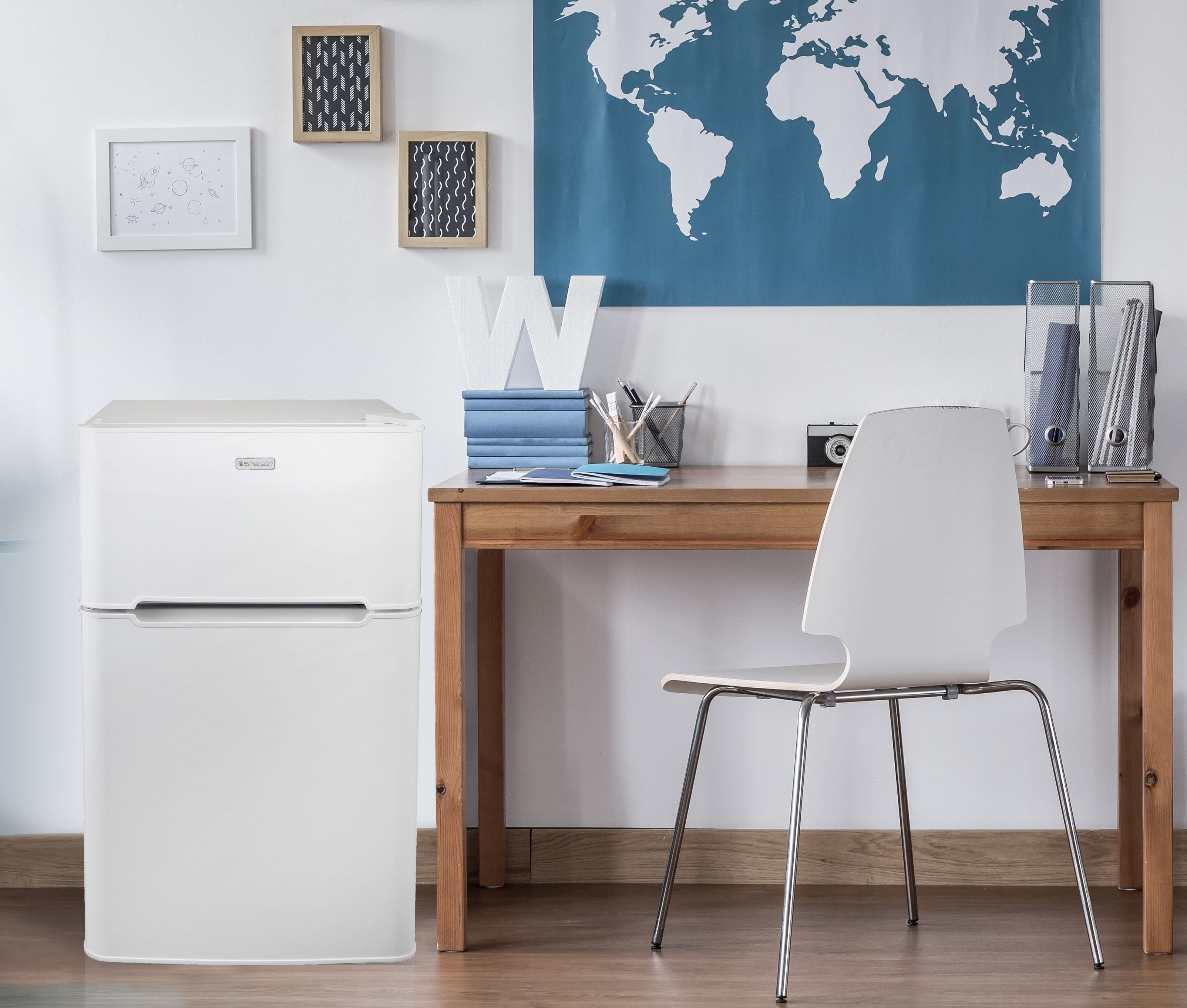 Emerson 20.5 in., 3.2 Cu. Ft. Capacity, White Dual Door with Freezer, ENERGY STAR Qualified Compact Refrigerator, CR0232W - Image 5