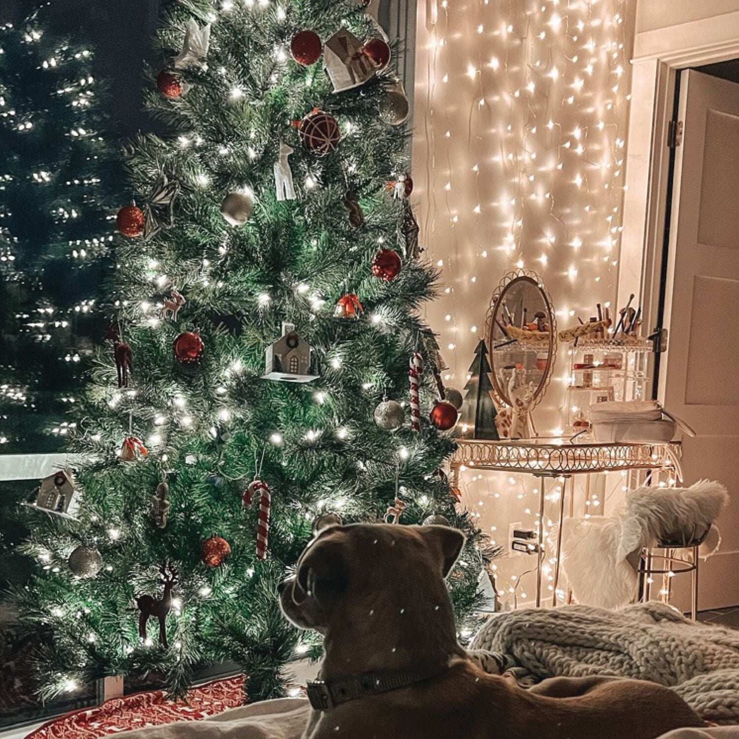 Fraser Hill Farm 6.5-foot Pre-Lit Canyon Pine Green Artificial Christmas Tree with Warm White LED String Lights, Traditional Silhouette | Realistic Foliage, Stand Included, FFCM065-5GR - Image 11