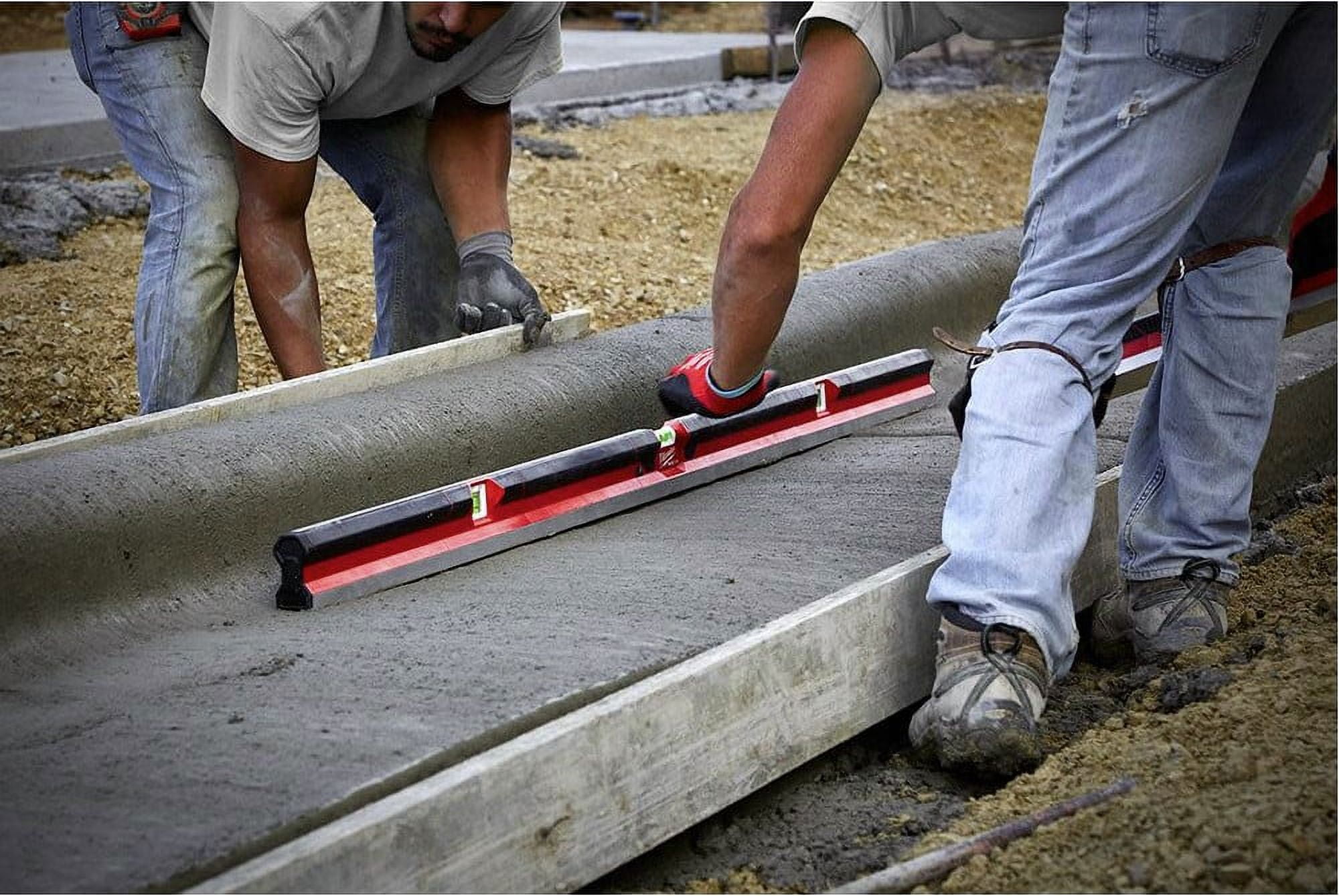 Milwaukee-MLCON72 72 in. REDSTICK Concrete Screed Level - Image 3