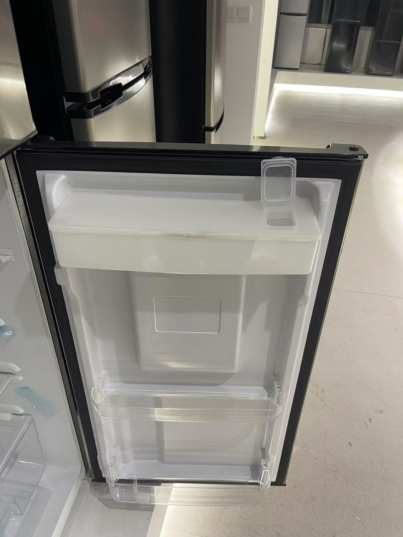 Frigidaire, 7.3 Cu. Ft. Top Mount Refrigerator, Integrated Beverage Dispenser,Platinum - Image 2