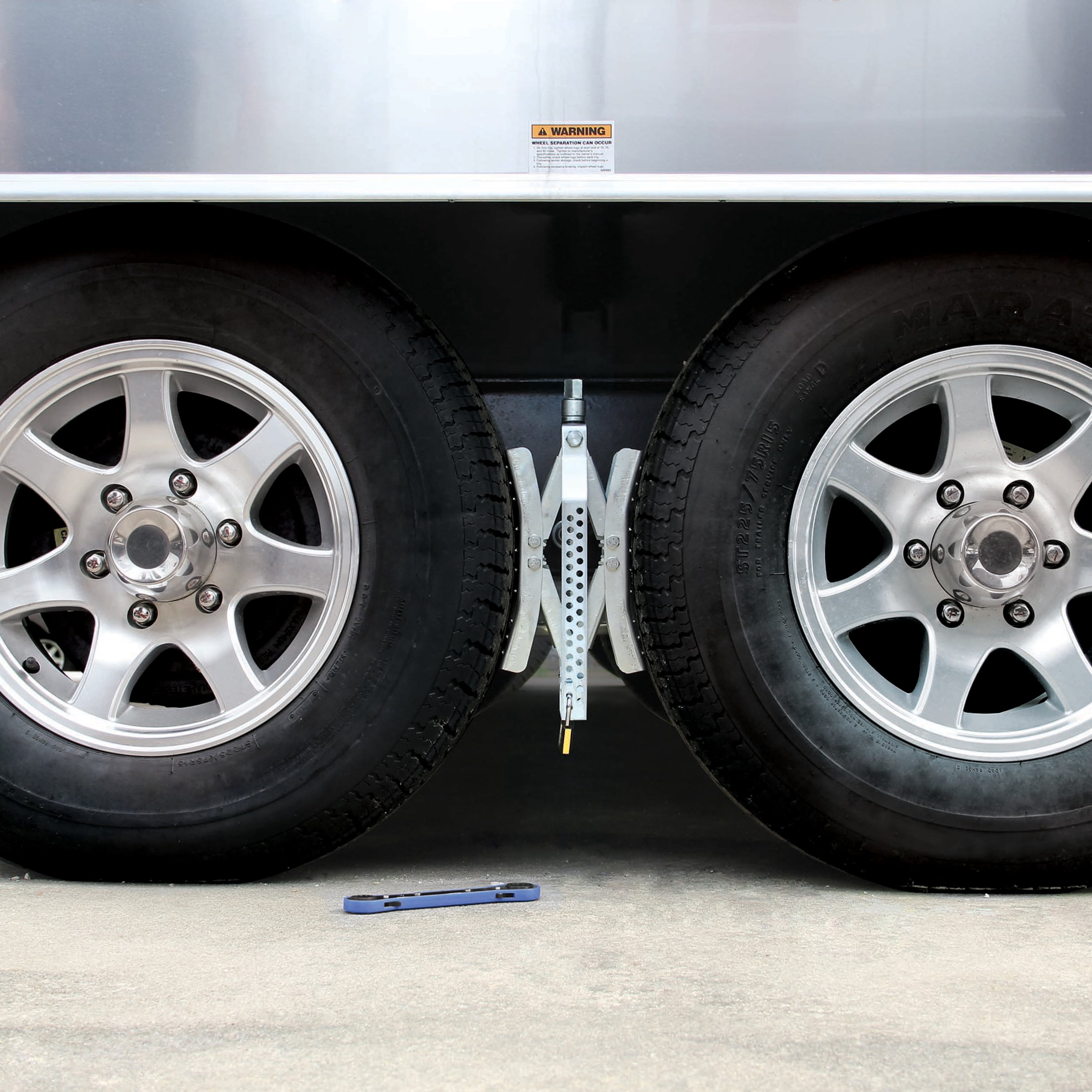 Camco EazLift - 10" Wheel Stop w/Wrench and Lock, Metal (44662) - Image 4
