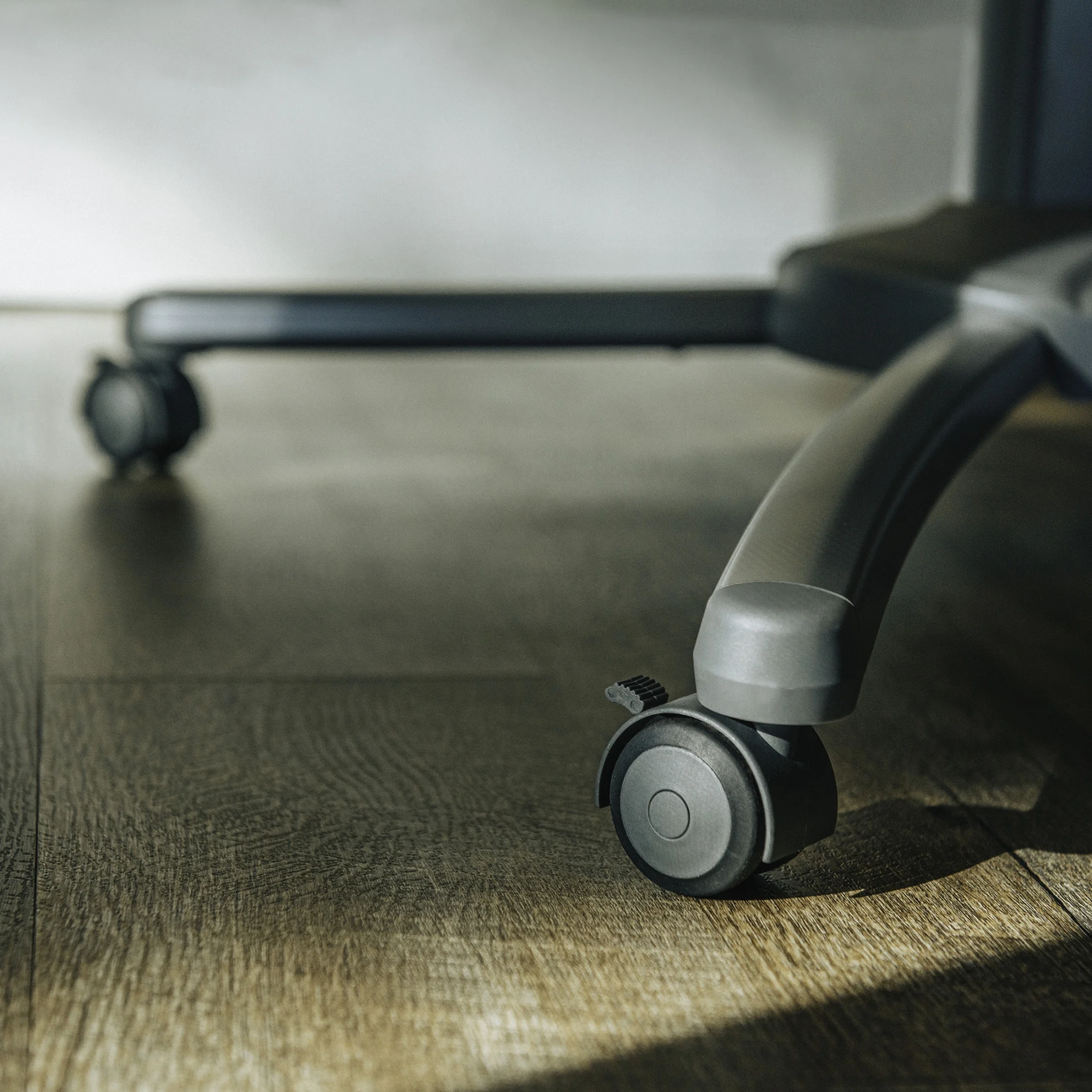 Chicco Close to You SE Portable Bedside Bassinet, Height Adjustable, Mesh Sides - Charcoal (Grey), New - Image 5