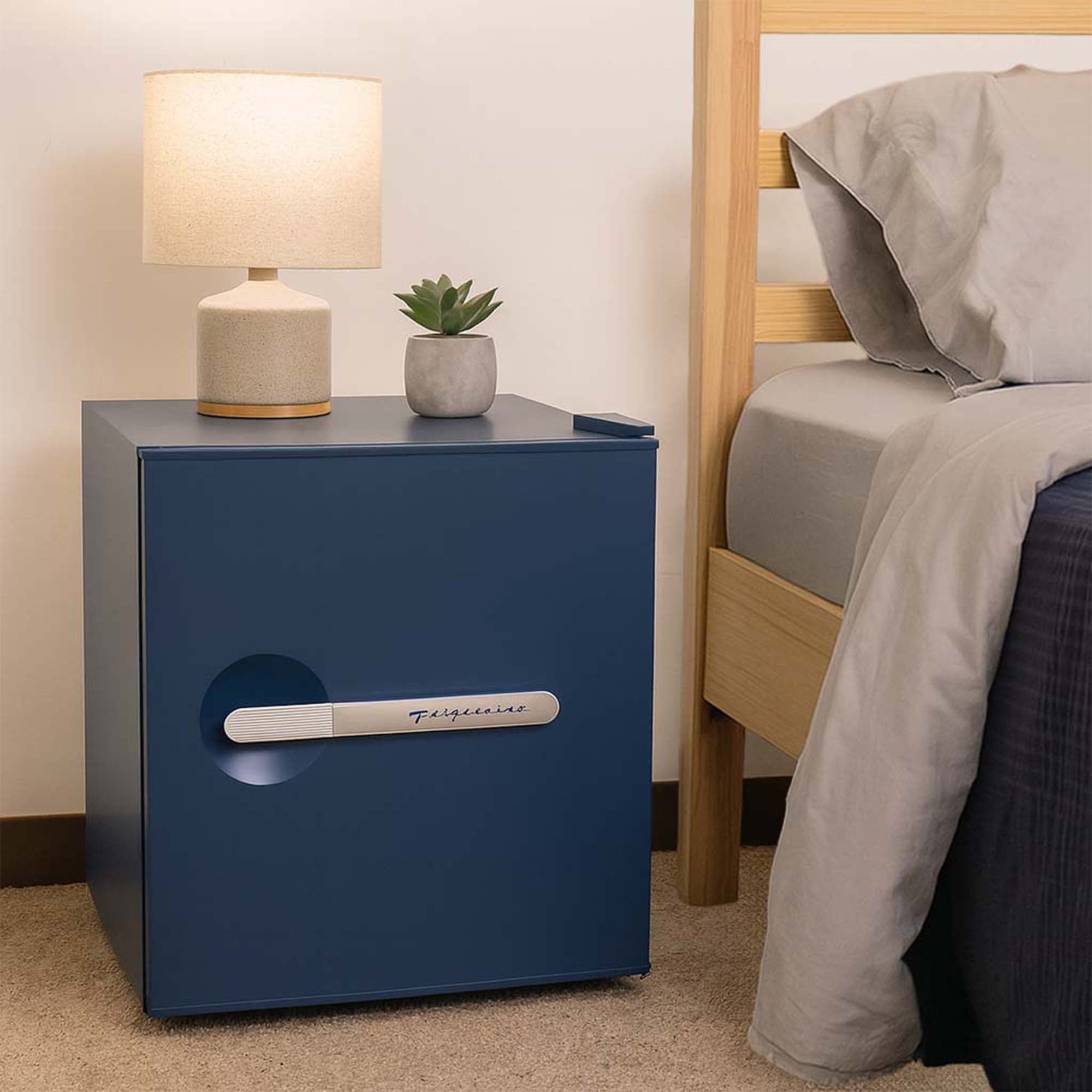 Frigidaire 1.6 cu ft retro compact fridge built in side bottle opener-W: 19.01" x L: 18.7" X H: 19.8" (Azure) - Image 5