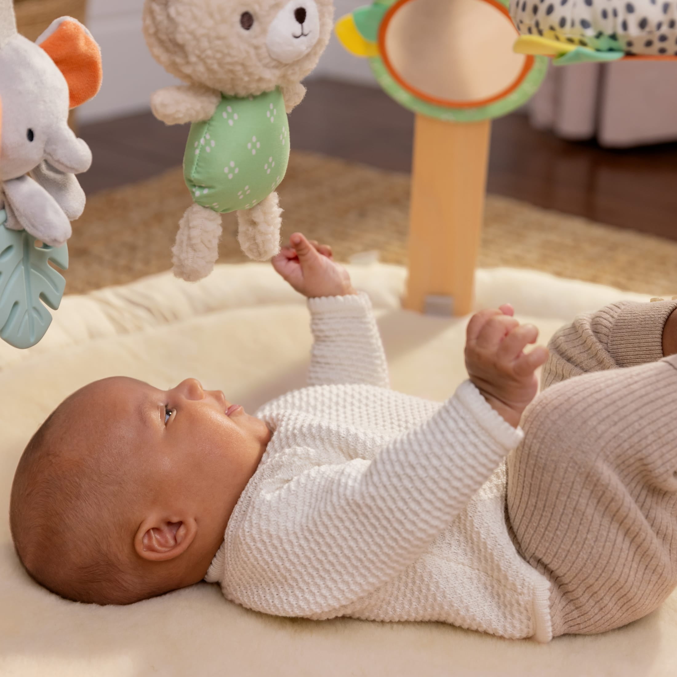 Ingenuity Every Season Plush Lambswool Baby Play Gym and Play Mat, 0+ Months - Natural - Image 7