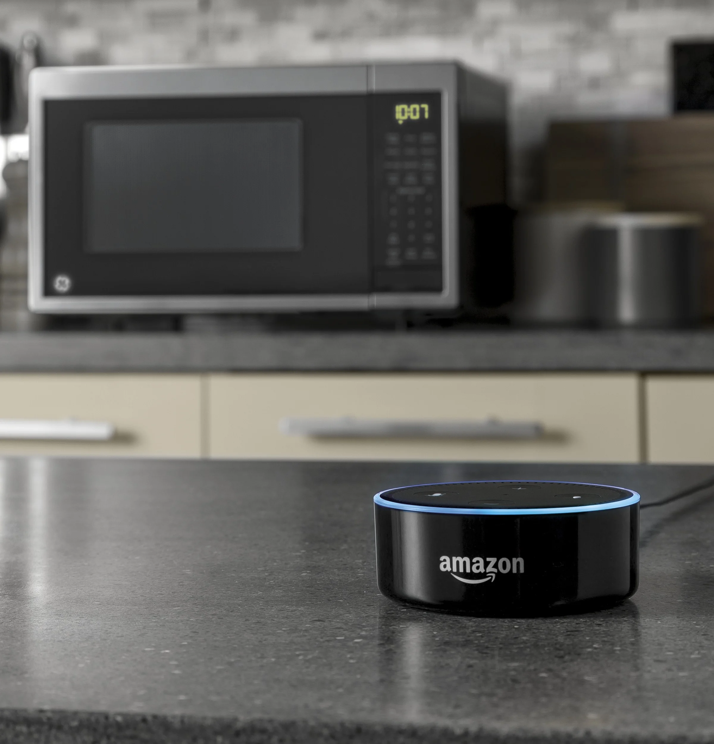 GE® 0.9 Cu. Ft. Capacity Smart Countertop Microwave Oven with Scan-To-Cook Technology - Image 4